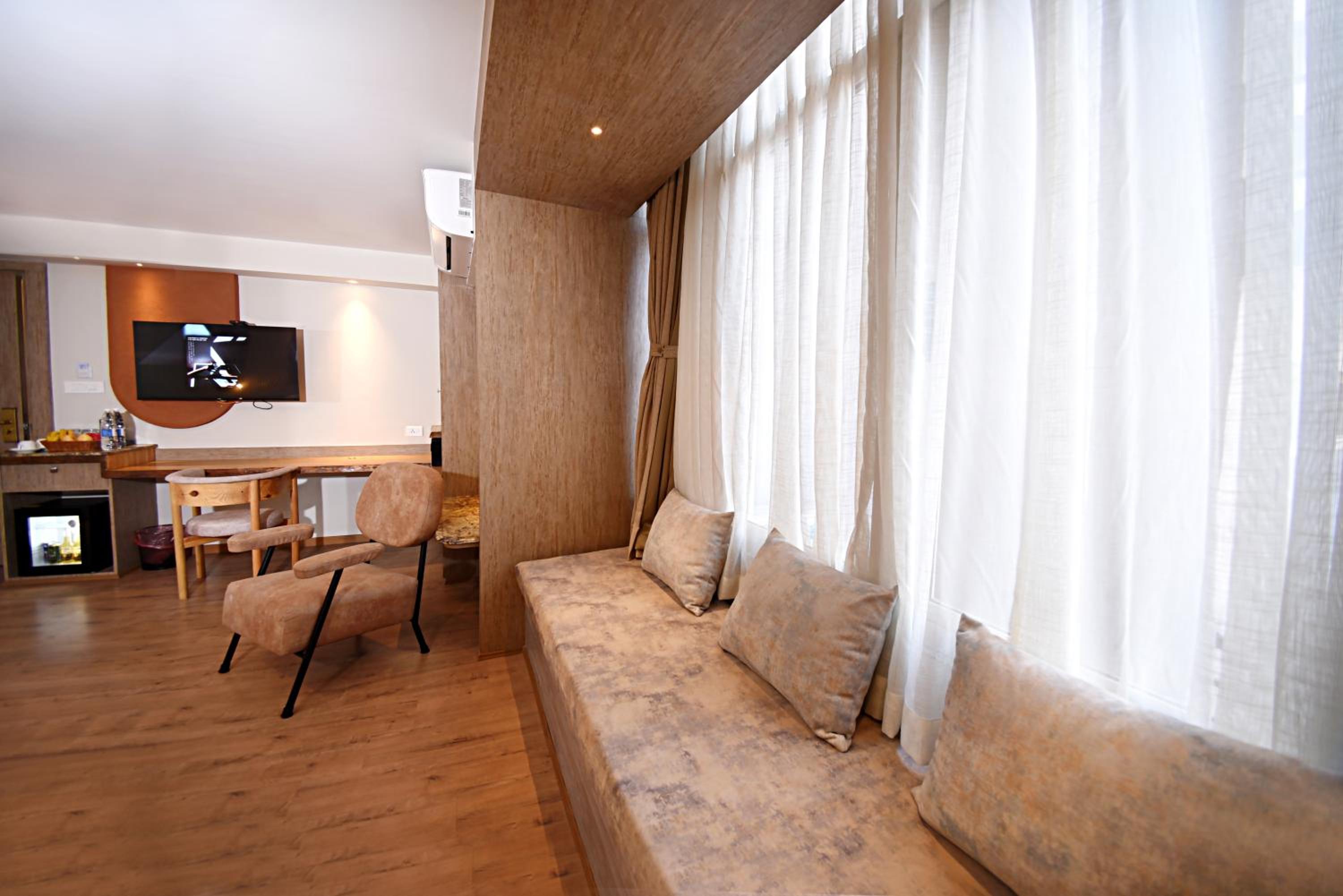 Deluxe Double Room - Photo 10