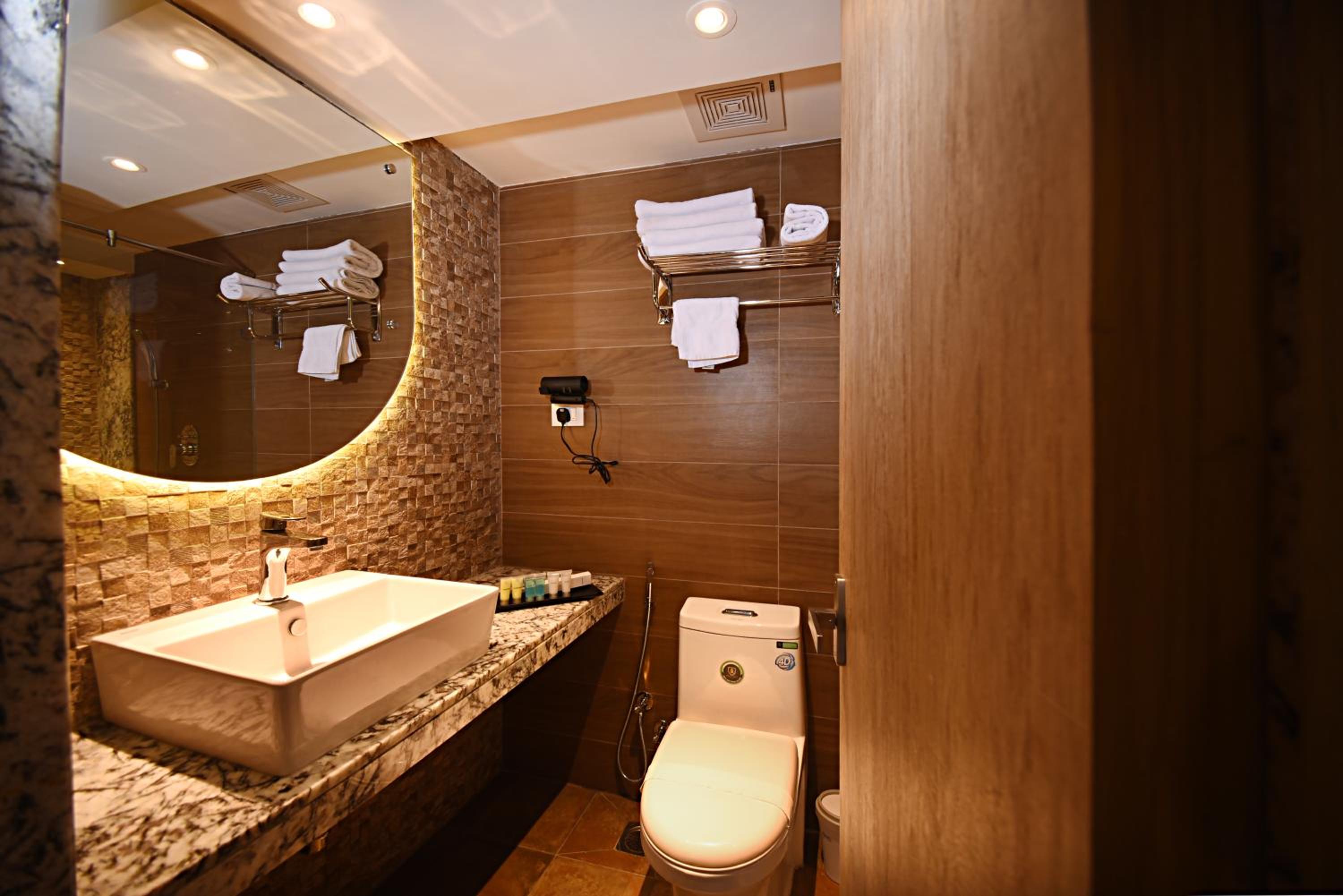 Deluxe Double Room - Photo 9