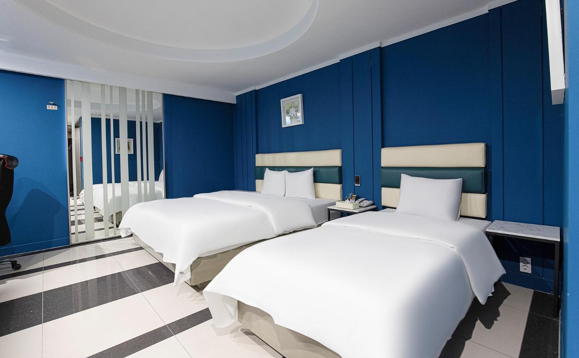 Deluxe Twin Room - Photo 2