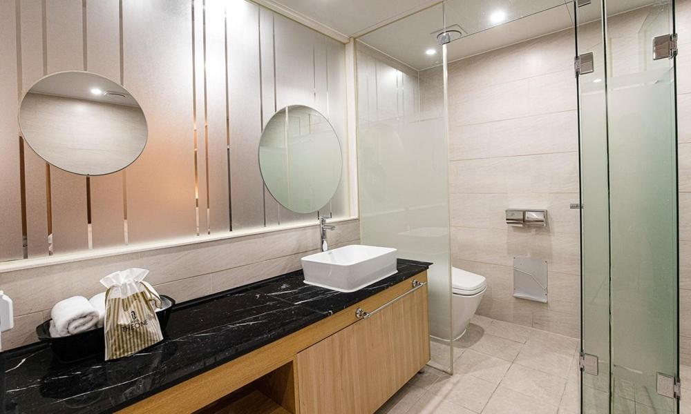 Suite - Photo 9