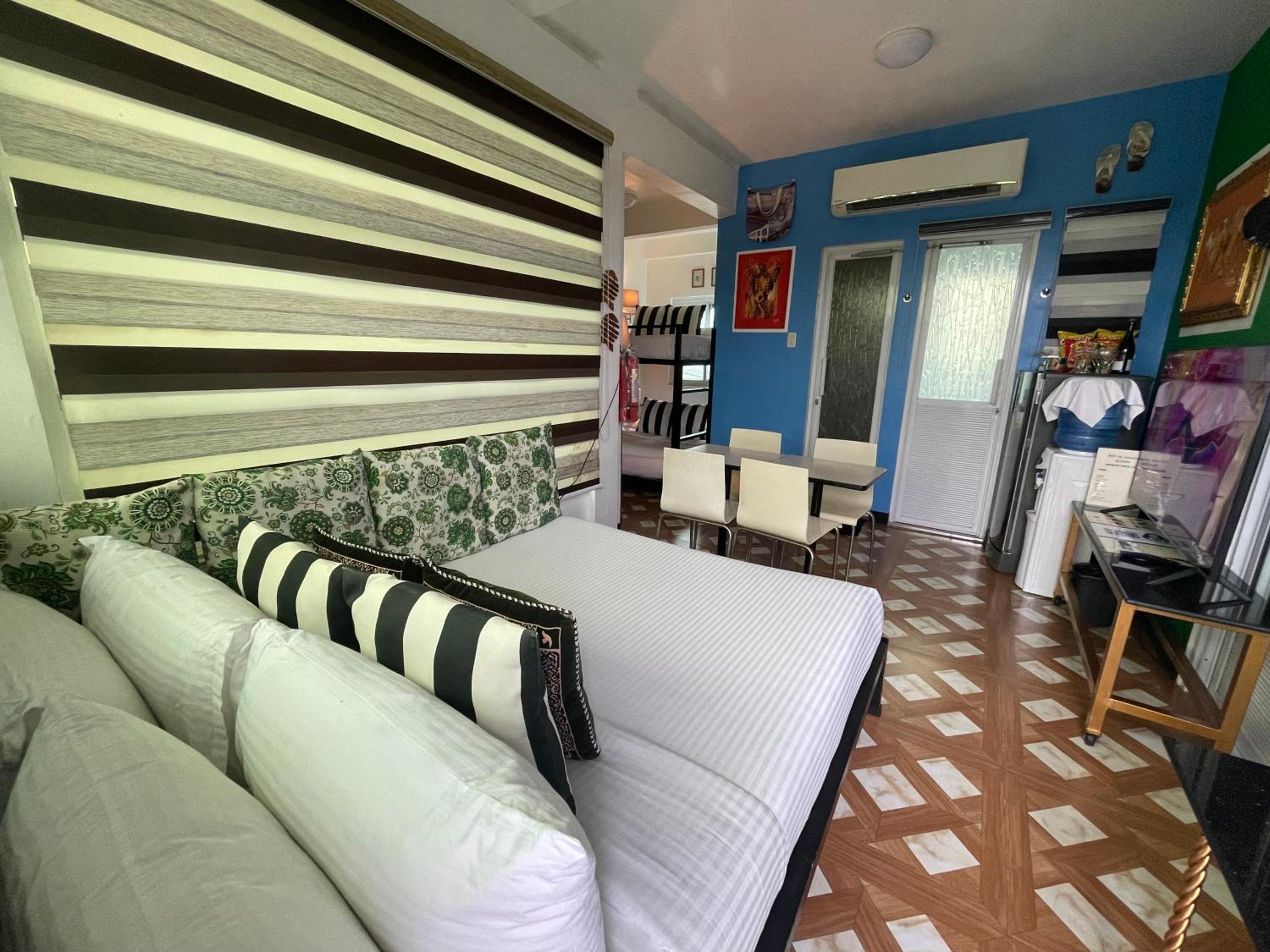 Family Room with Balcony - Photo 3