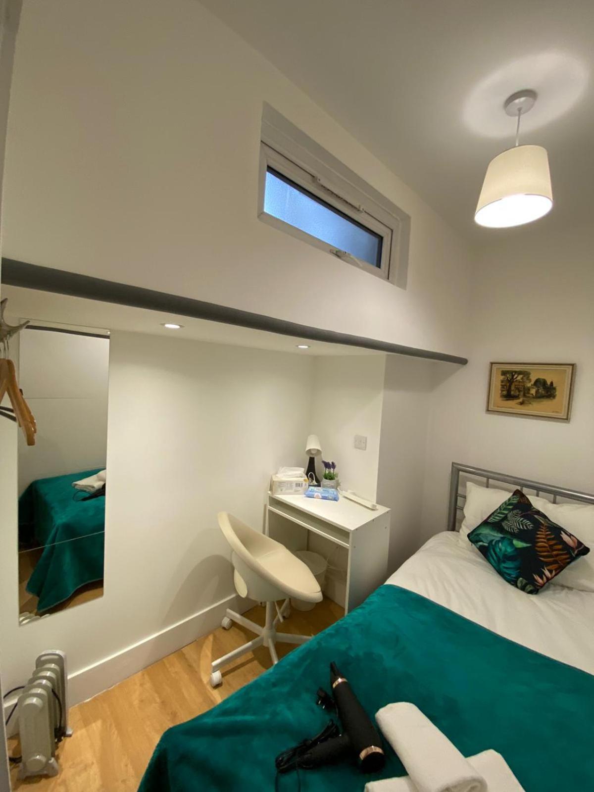Single Room photo 3
