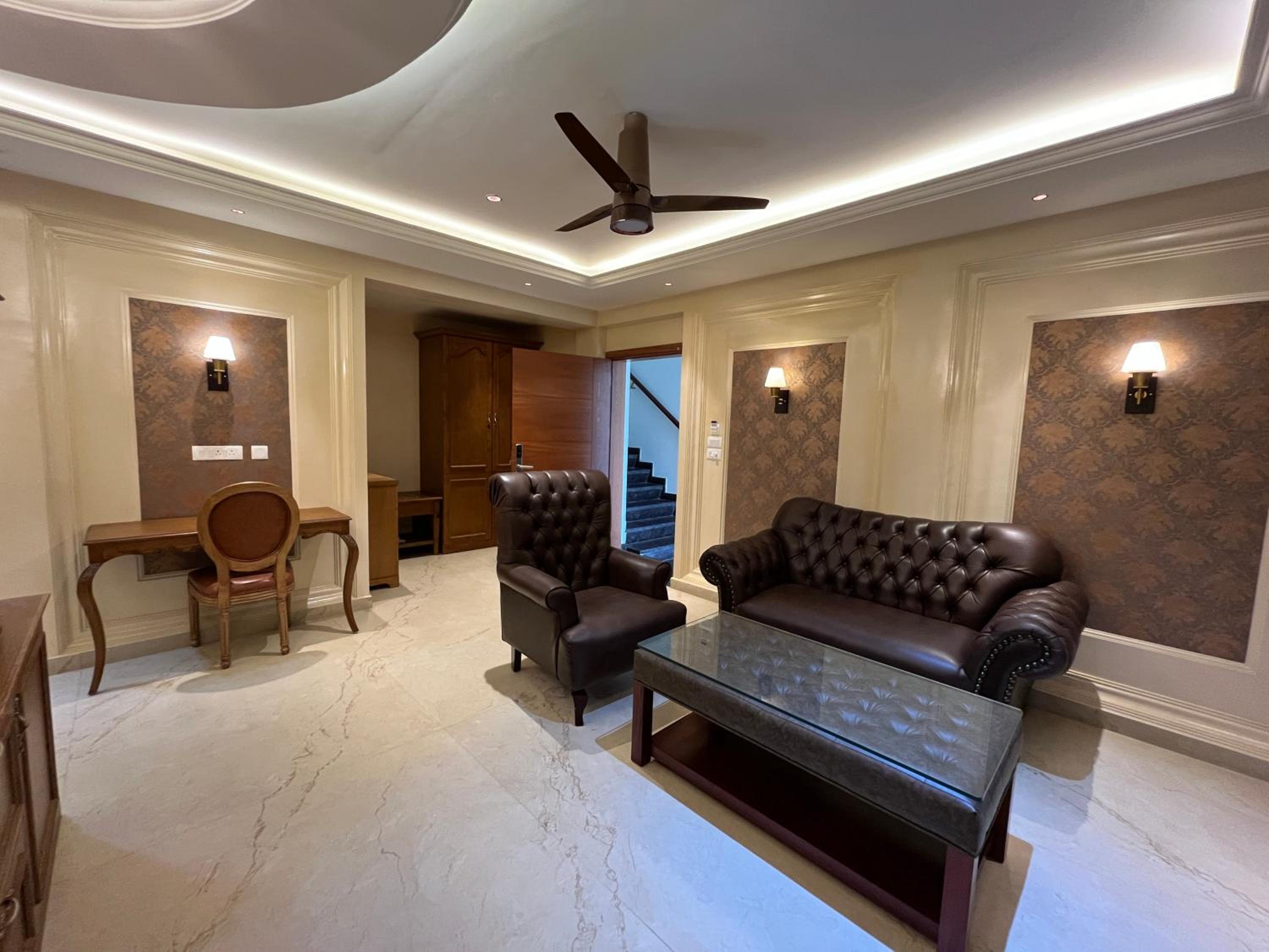 Superior King Suite - Photo 9