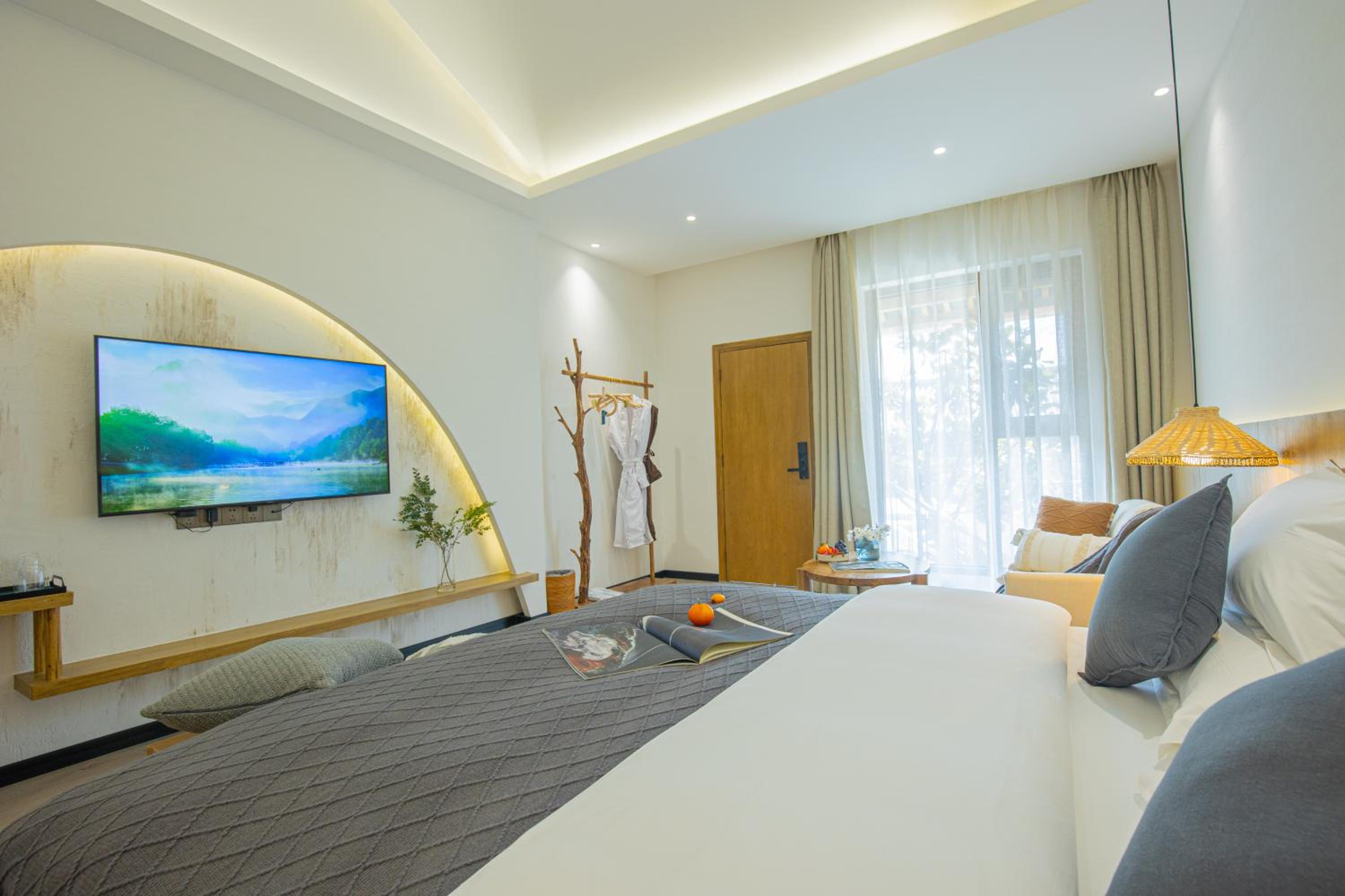 Deluxe Queen Room