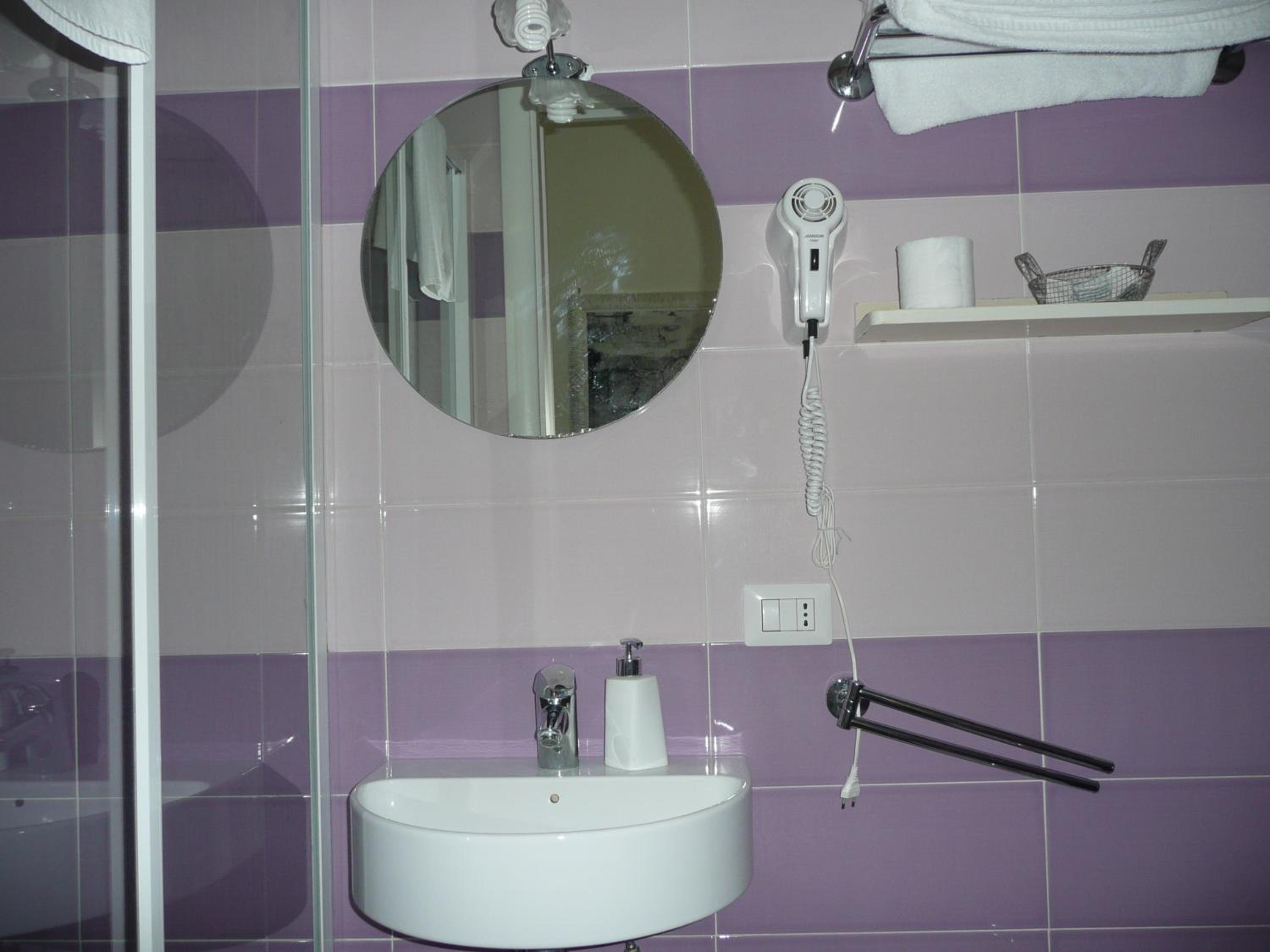 Double Room with Sea View - Photo 35