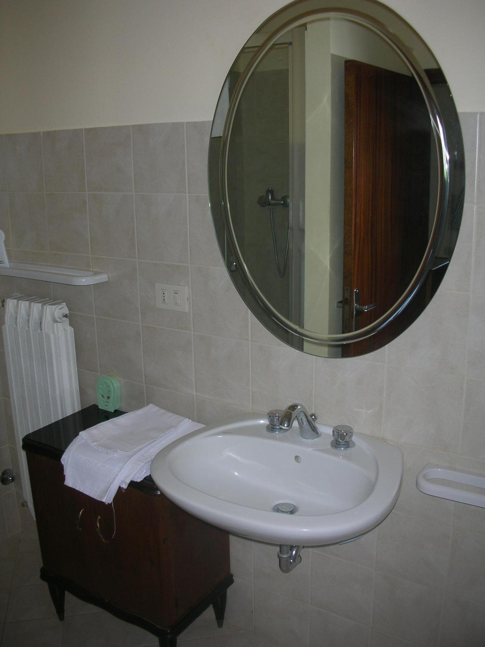 Classic Double Room with Balcony - Photo 2