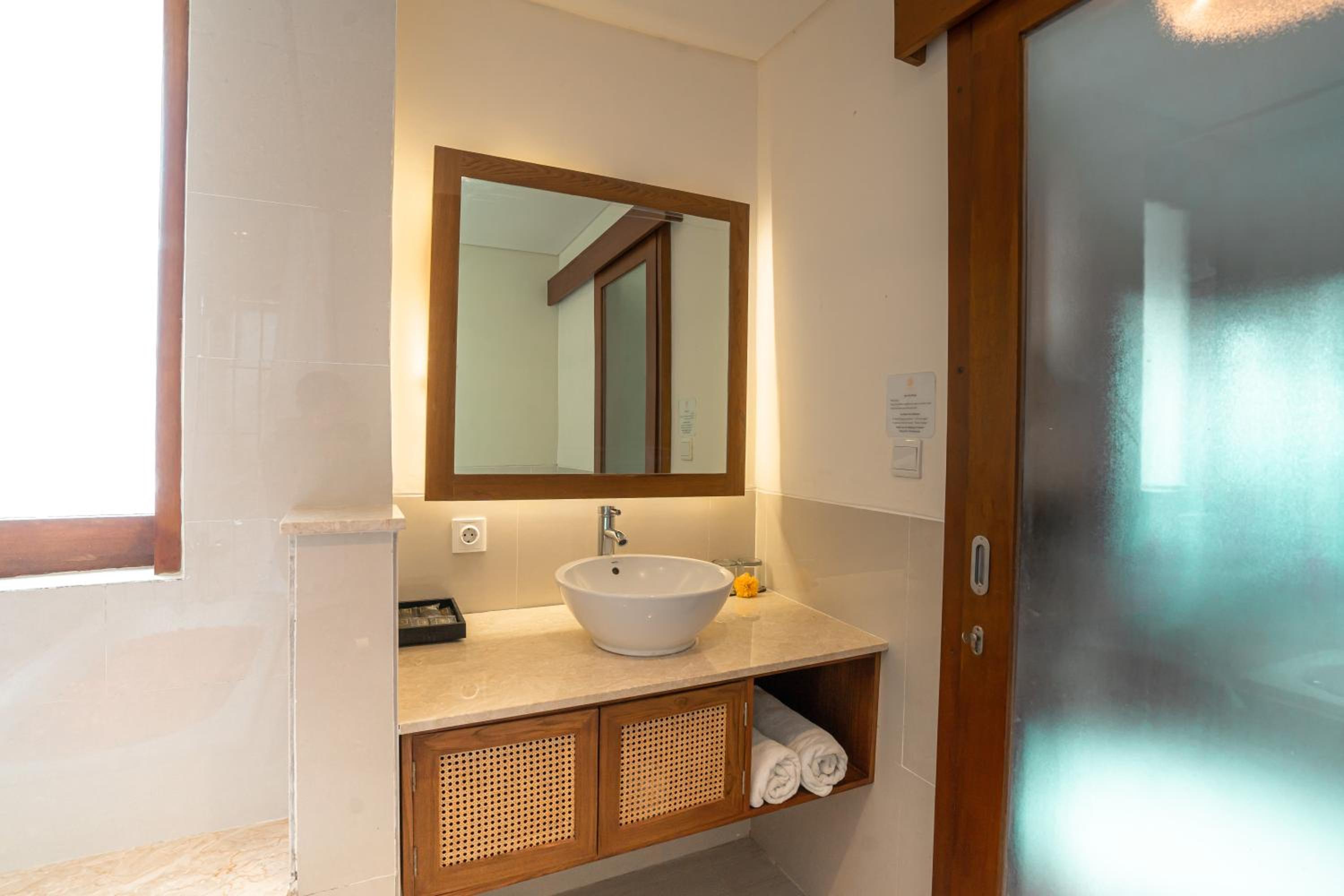 Exotic One-Bedroom Villa with Private Pool photo 2