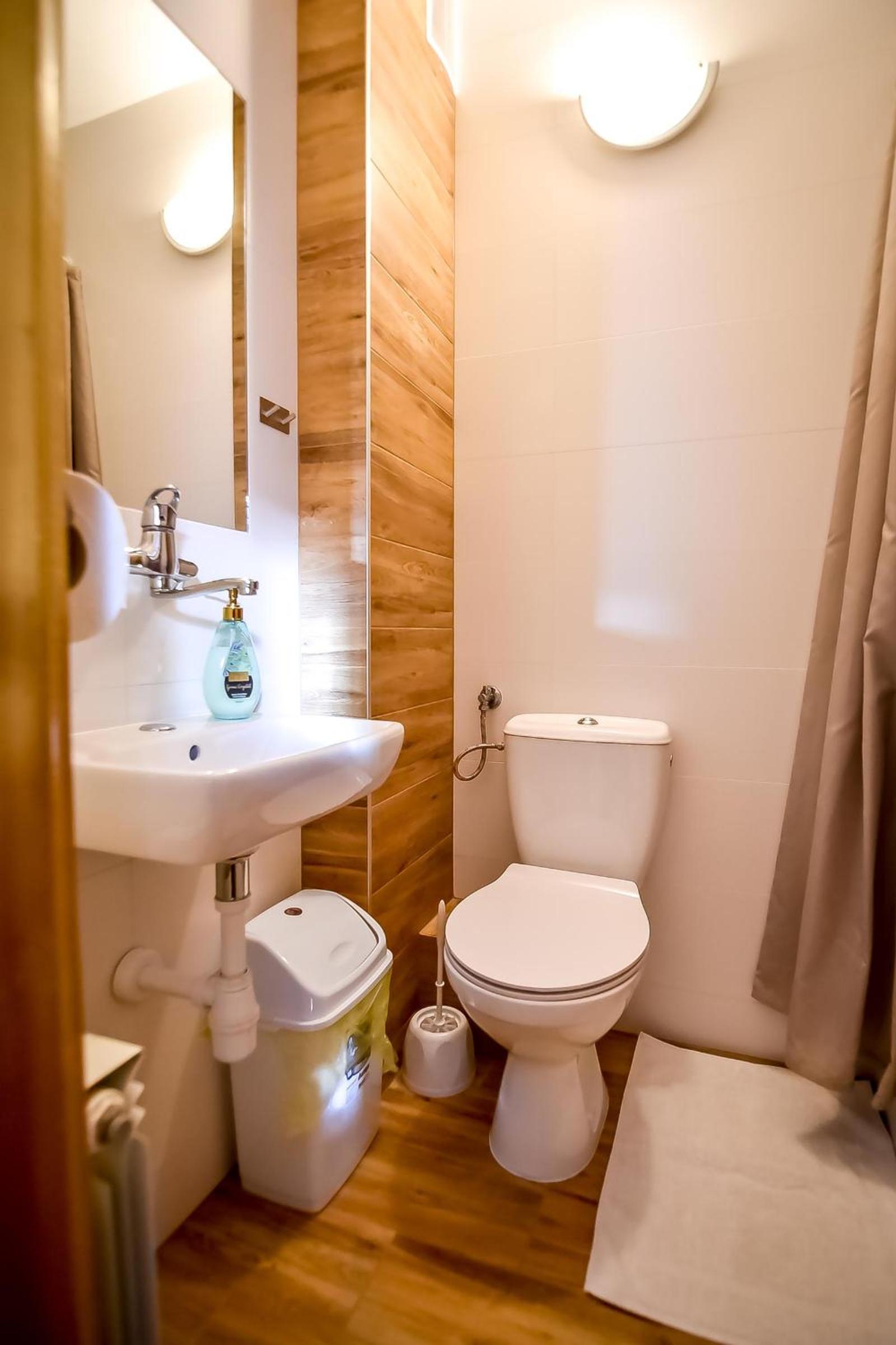Quadruple Room with Private Bathroom - Photo 56