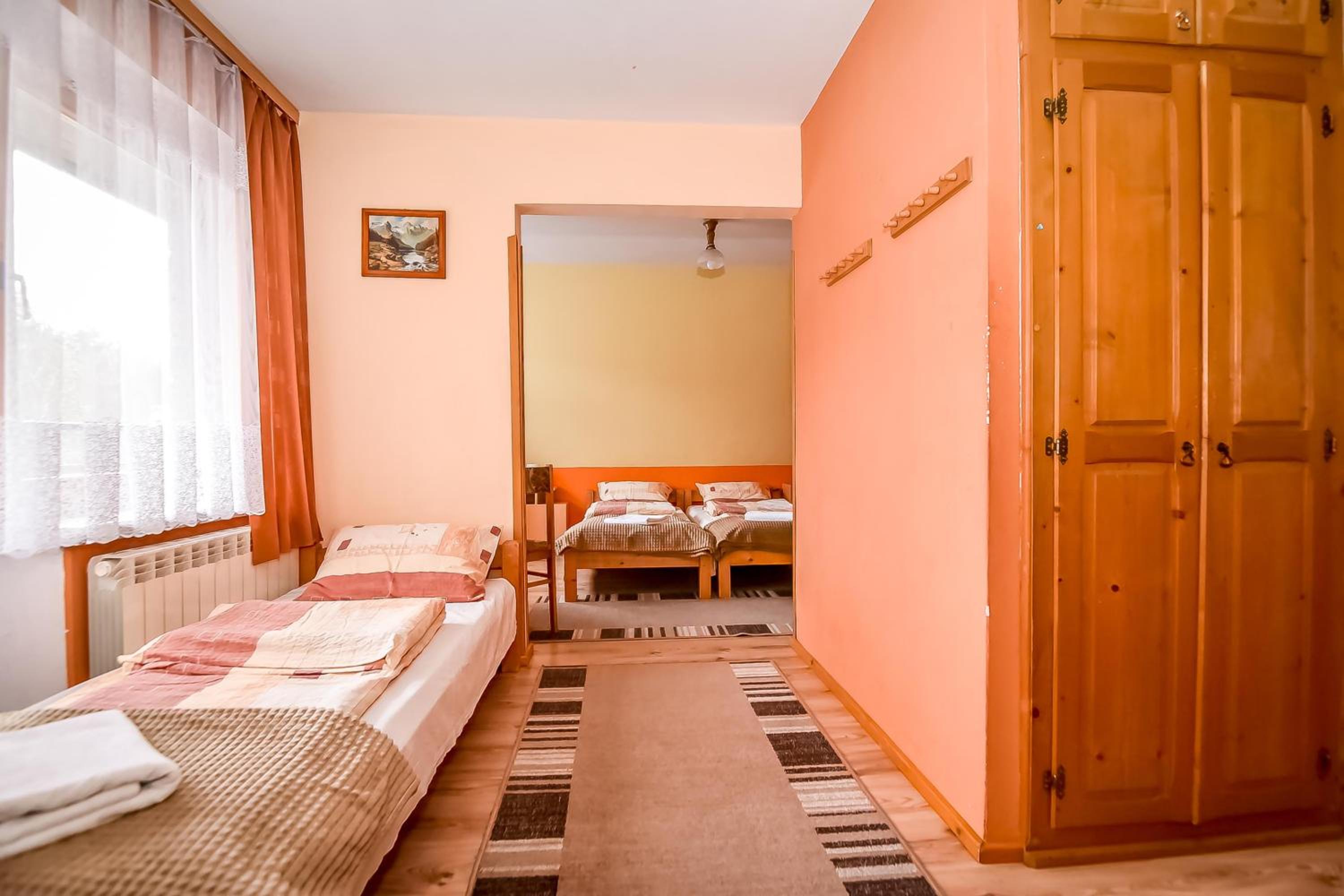Quadruple Room with Private Bathroom - Photo 9