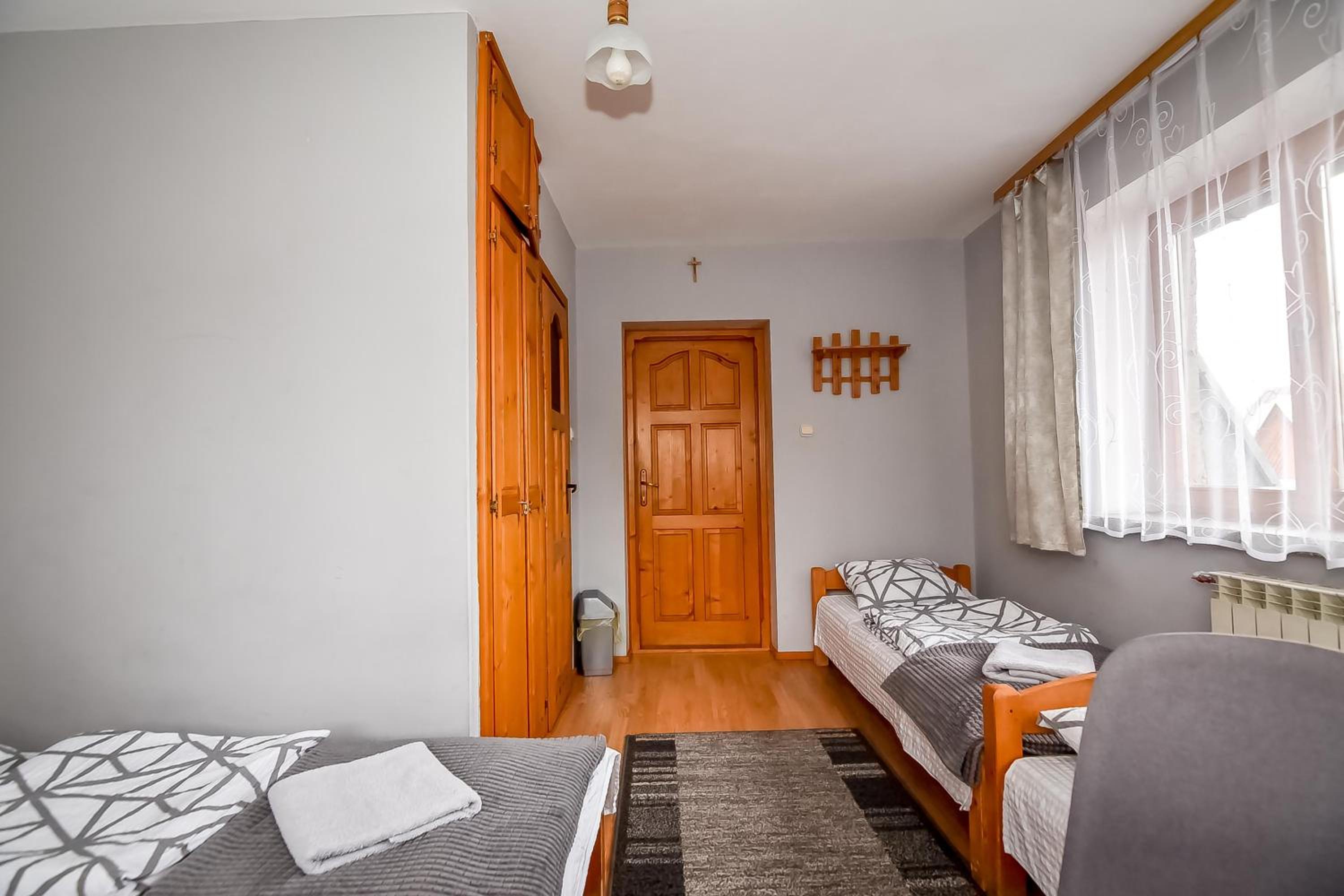 Quadruple Room with Private Bathroom - Photo 10