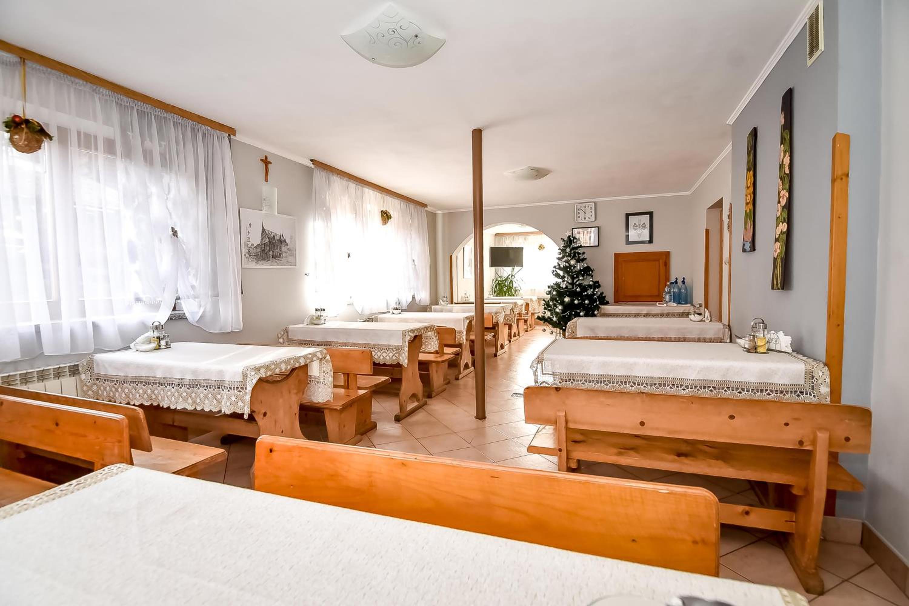 Quadruple Room with Private Bathroom - Photo 57