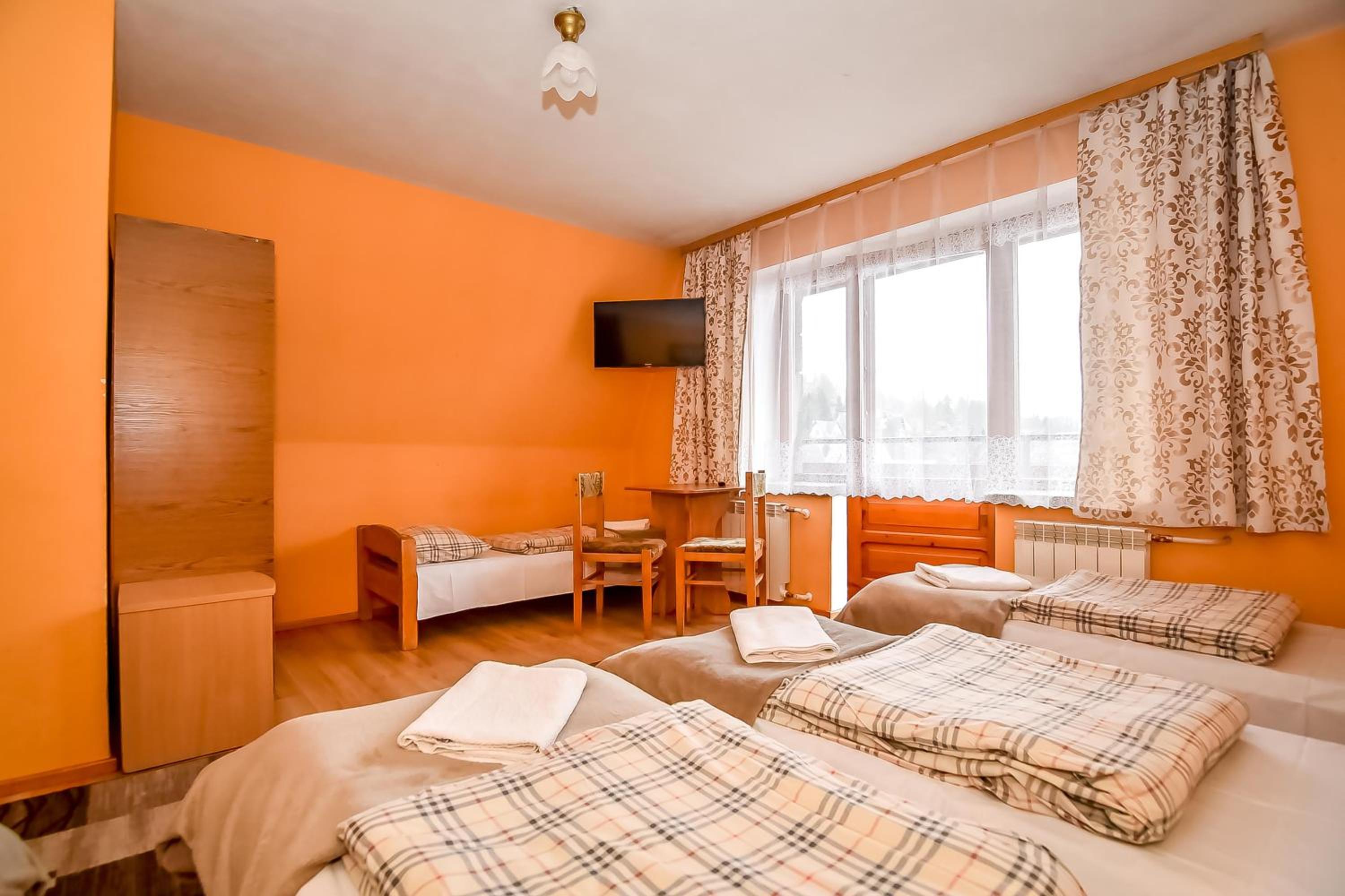 Quadruple Room with Private Bathroom - Photo 22