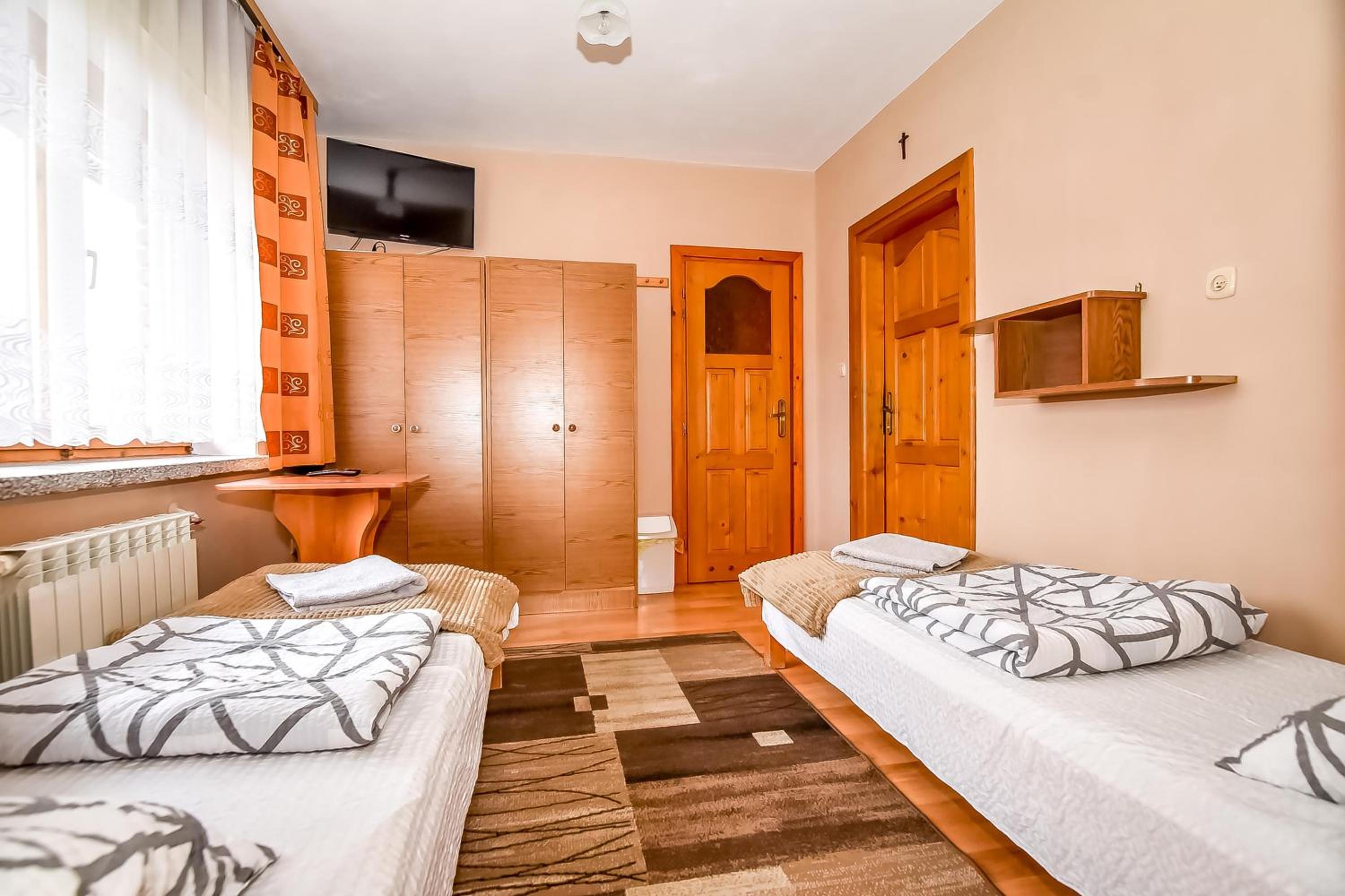 Family Room with Private Bathroom - Photo 80