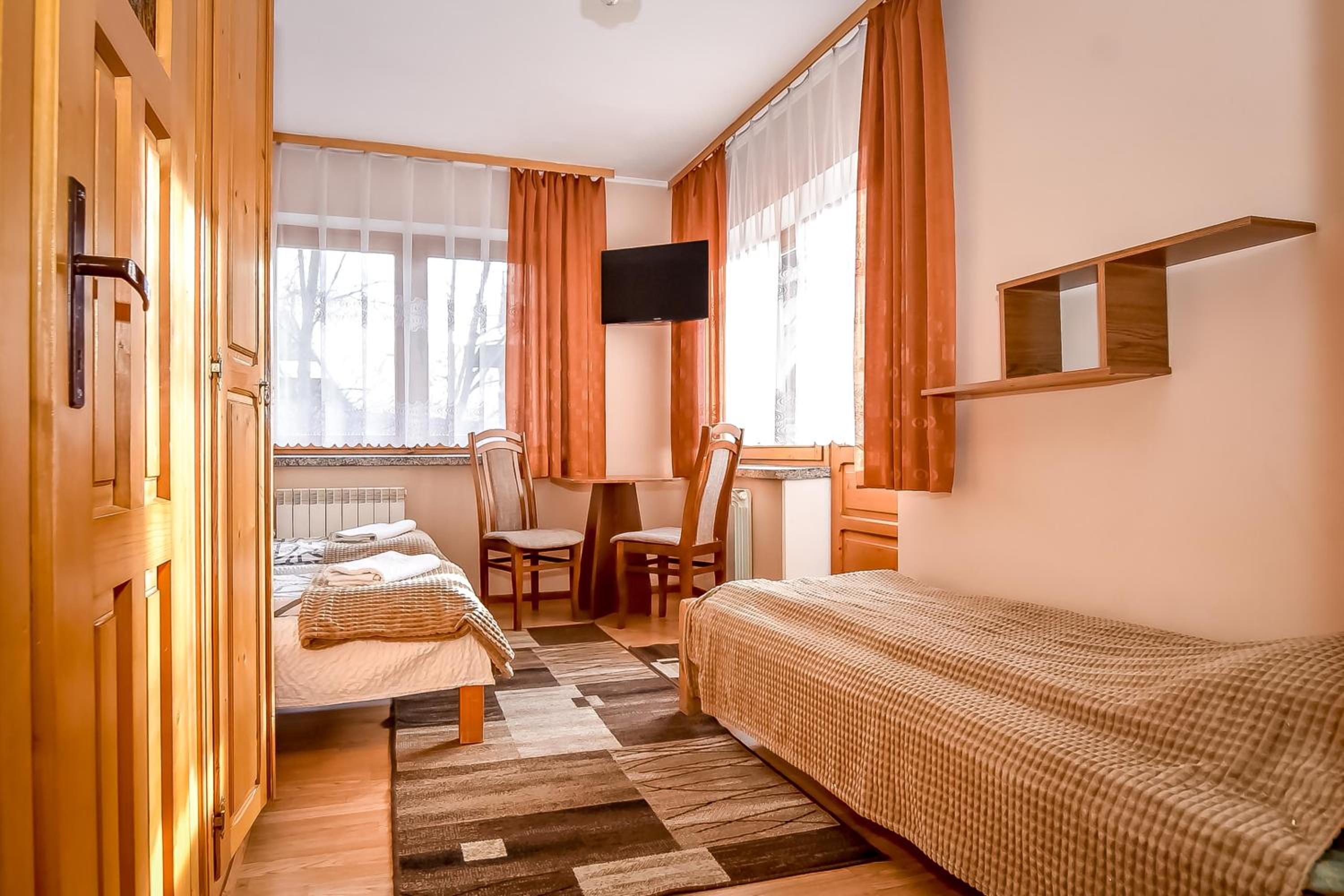 Quadruple Room with Private Bathroom - Photo 65