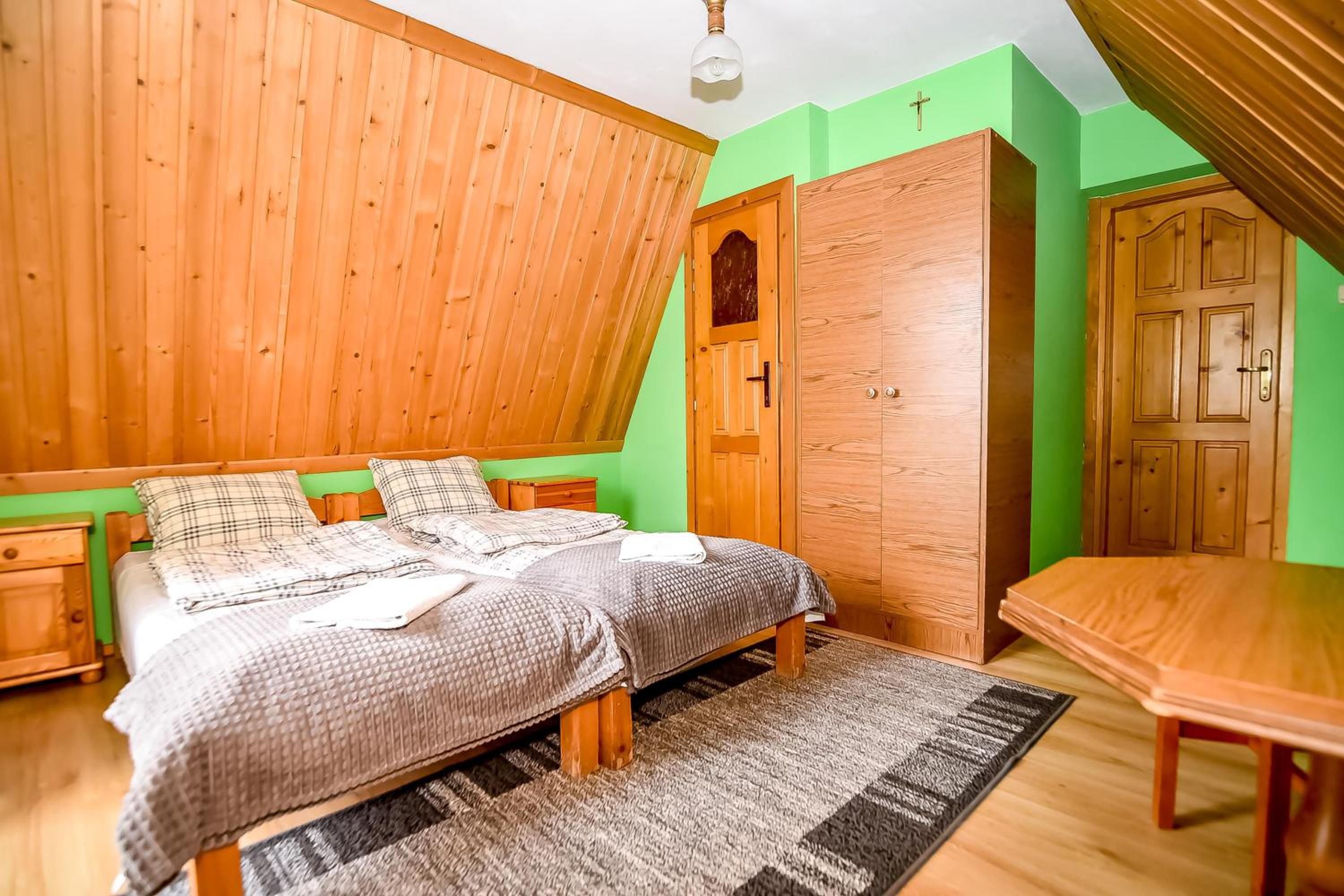 Quadruple Room with Private Bathroom - Photo 85