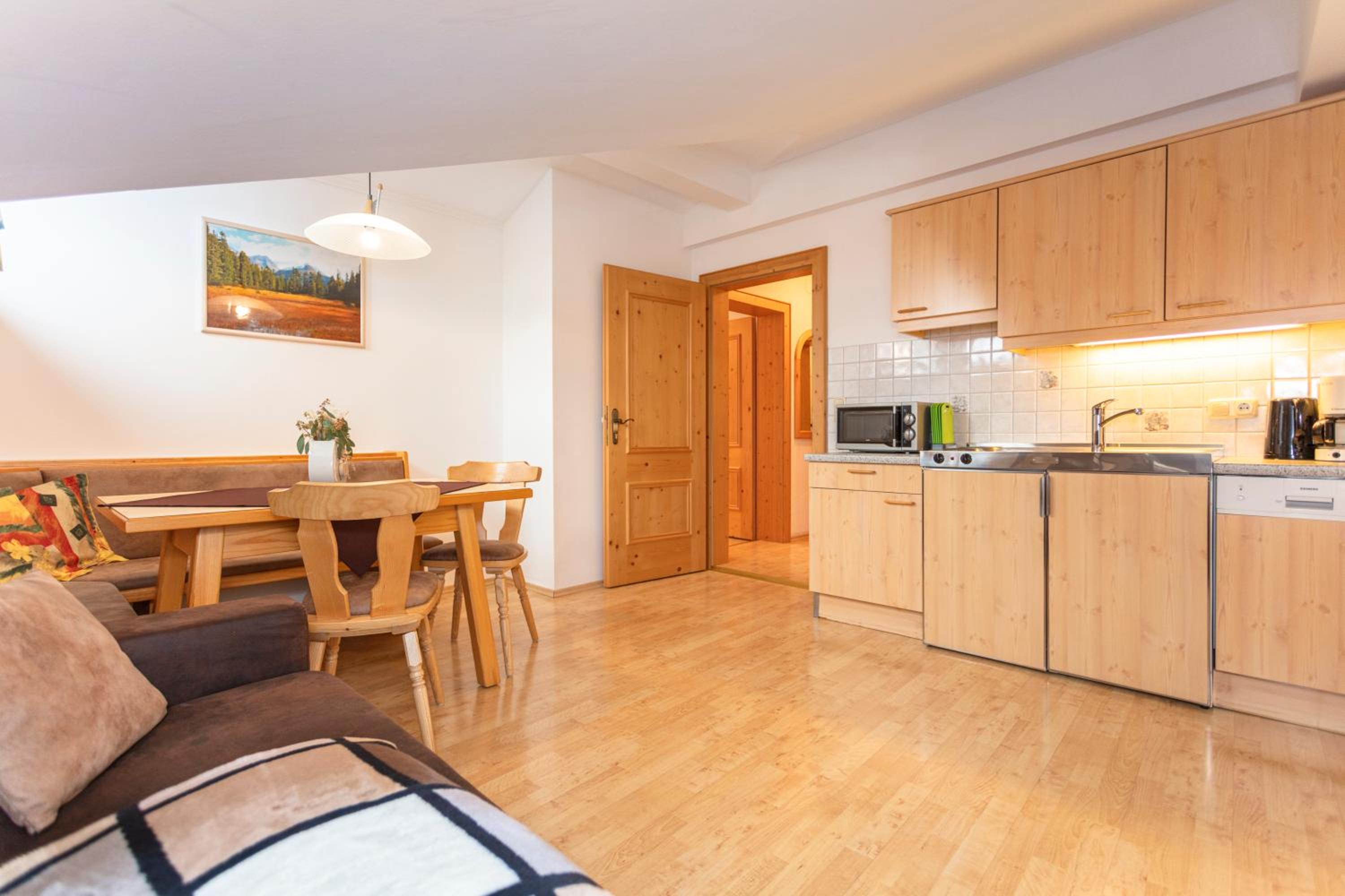 Apartment with Terrace - Photo 4