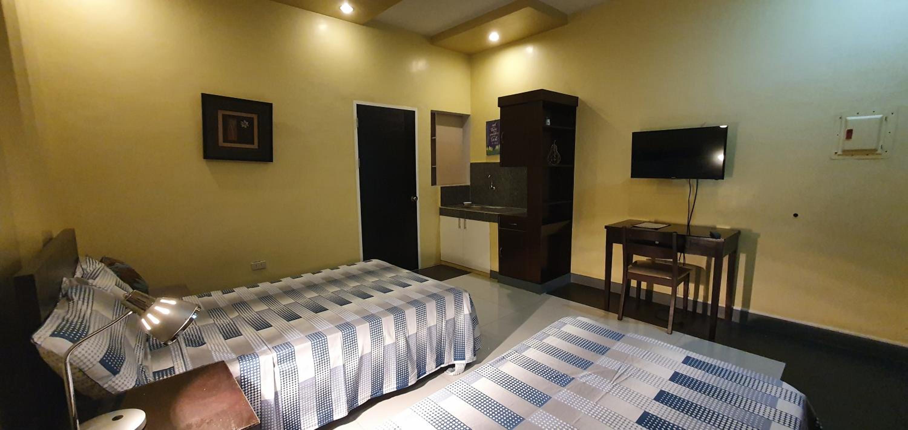 Basic Triple Room with Shared Bathroom photo 2