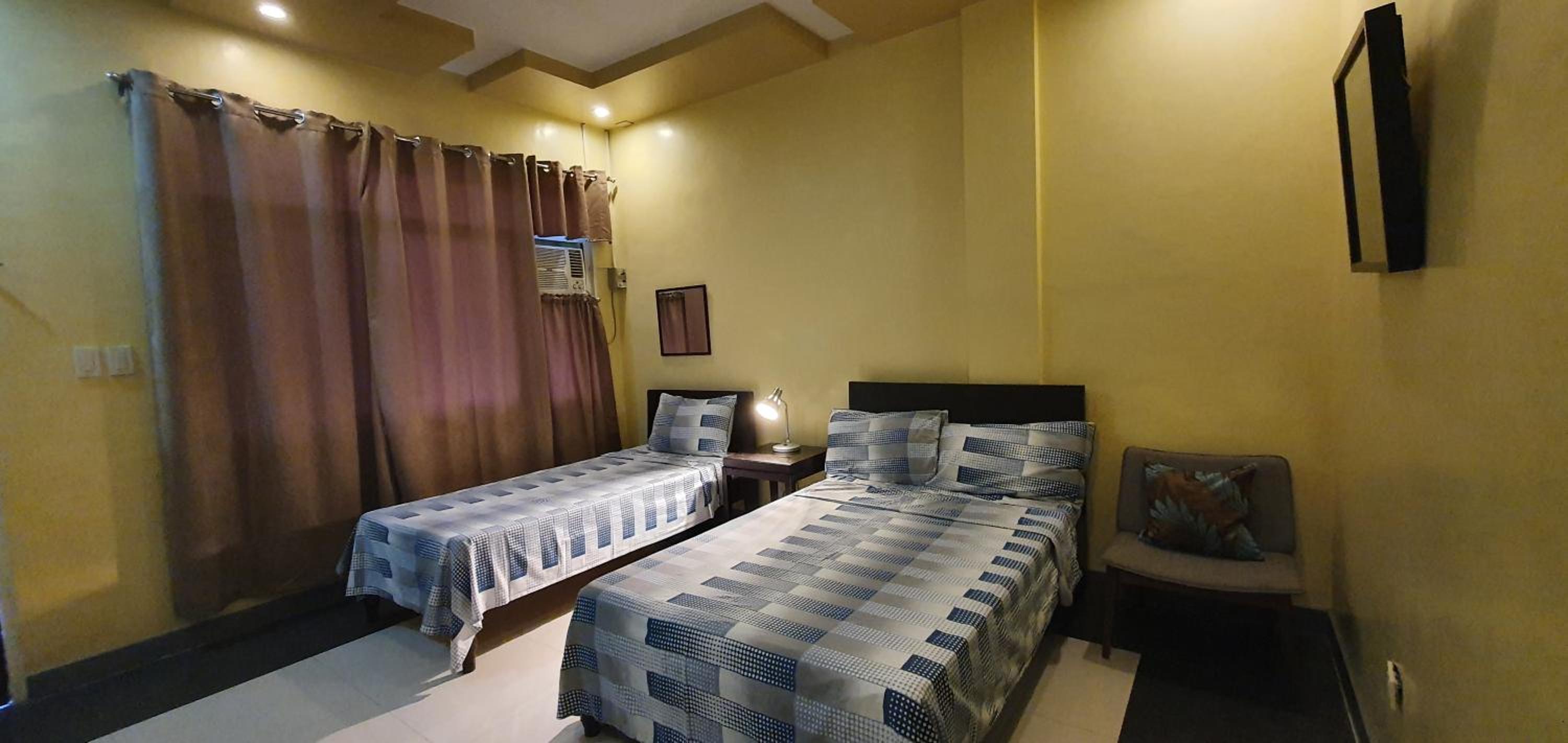 Basic Triple Room with Shared Bathroom photo 1