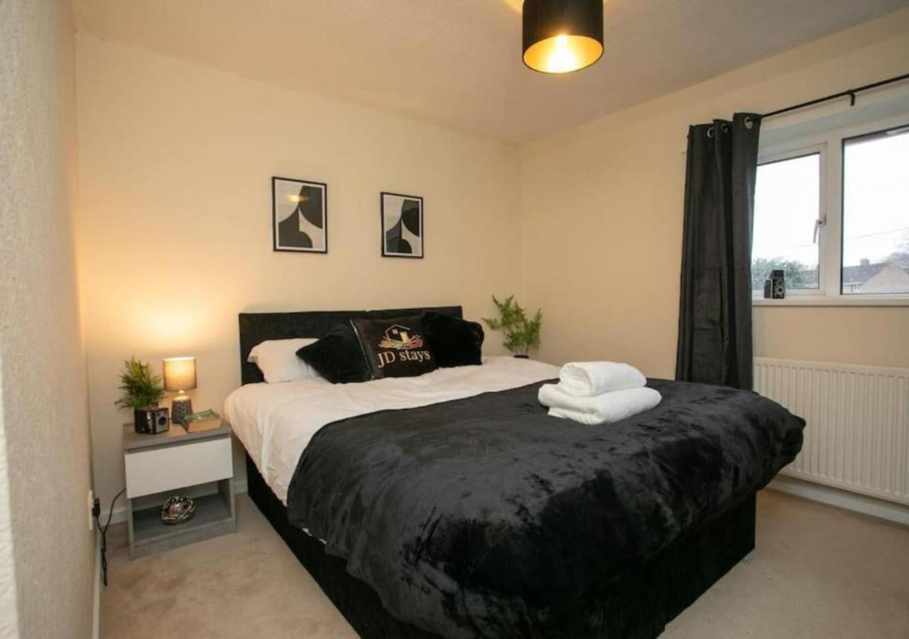 Three-Bedroom Apartment photo 2