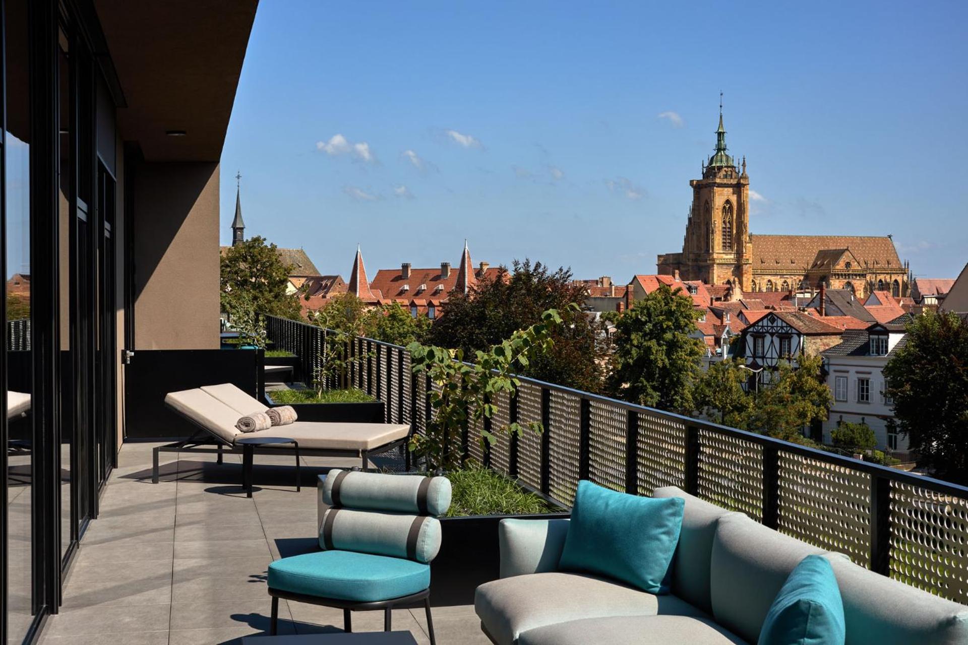 Three Bedroom Penthouse Apartment with Terrace and Panoramic View - Photo 1