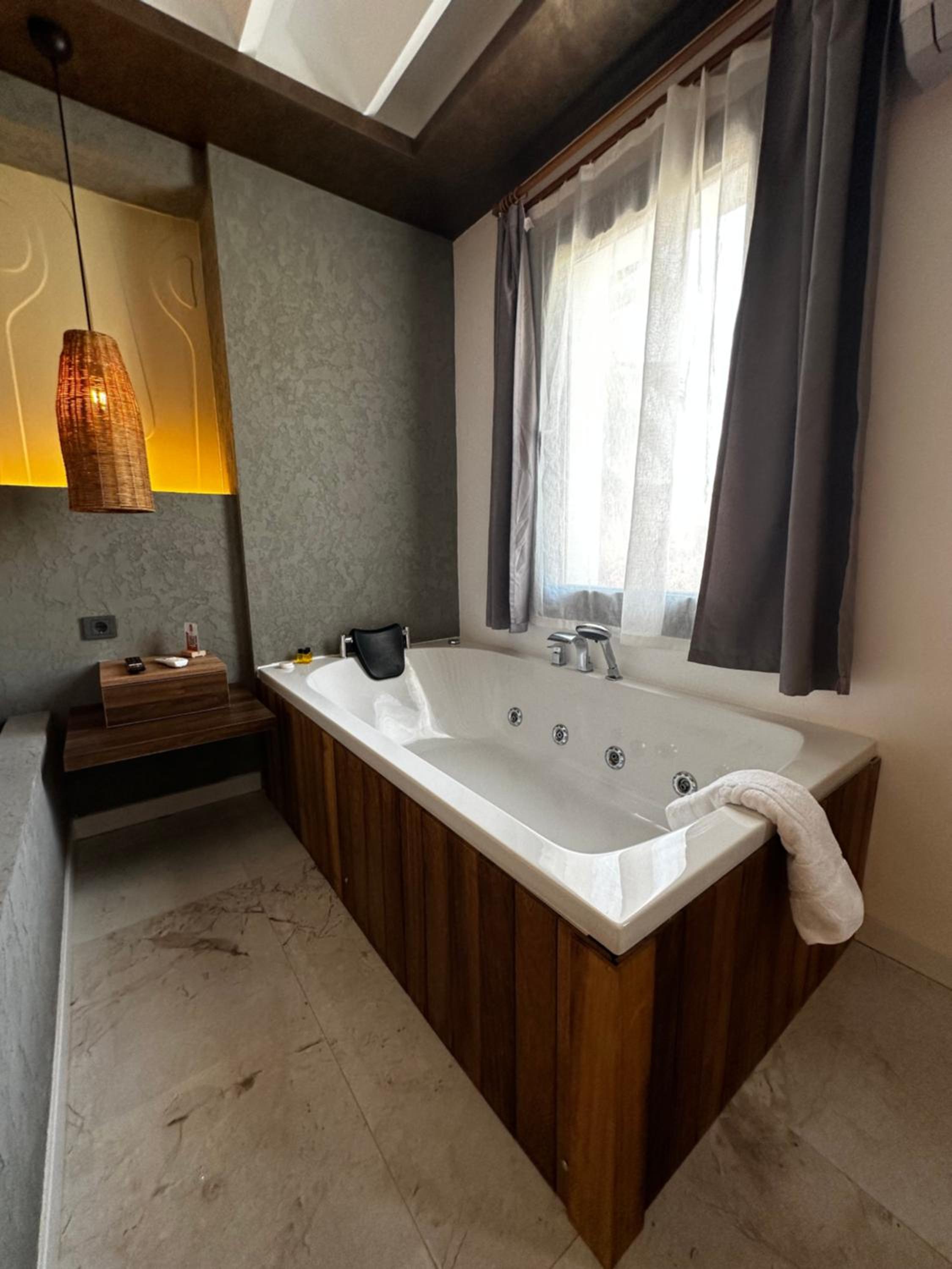 Deluxe Suite - Photo 5