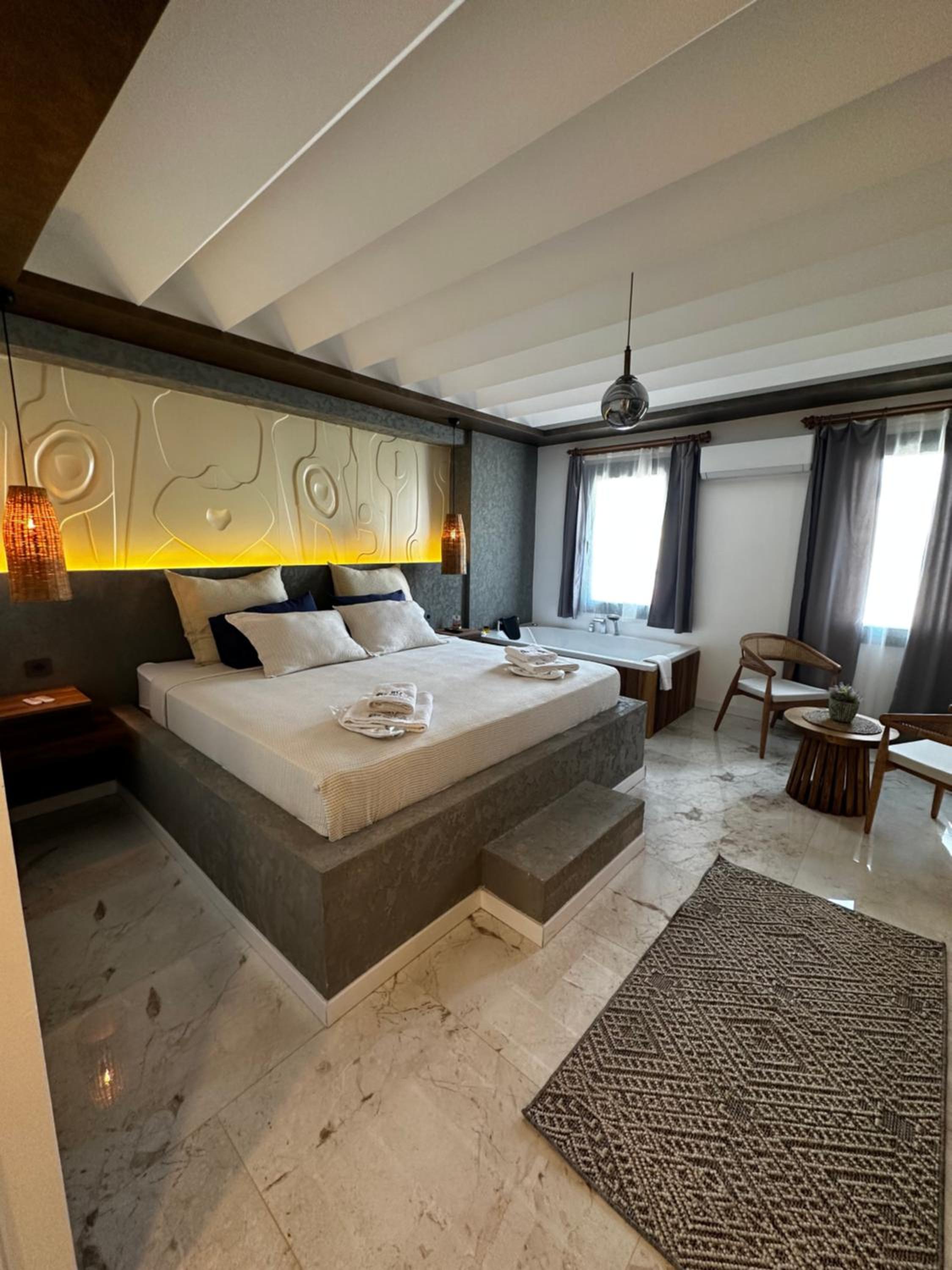 Deluxe Suite - Photo 1