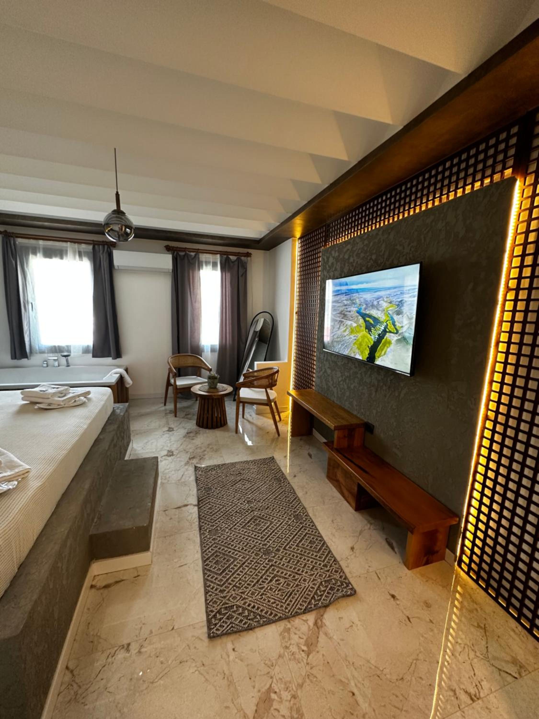 Deluxe Suite - Photo 7