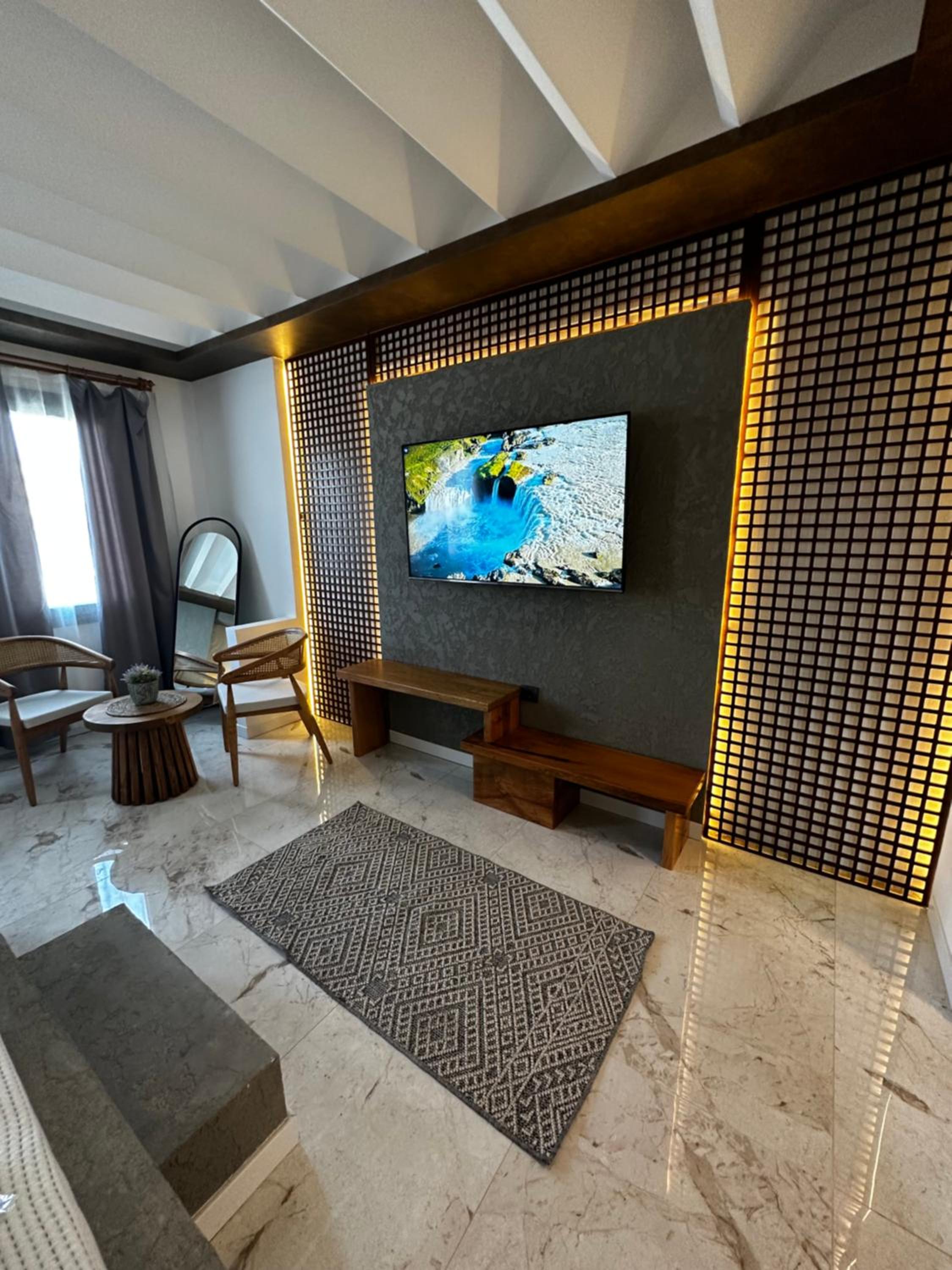 Deluxe Suite - Photo 9