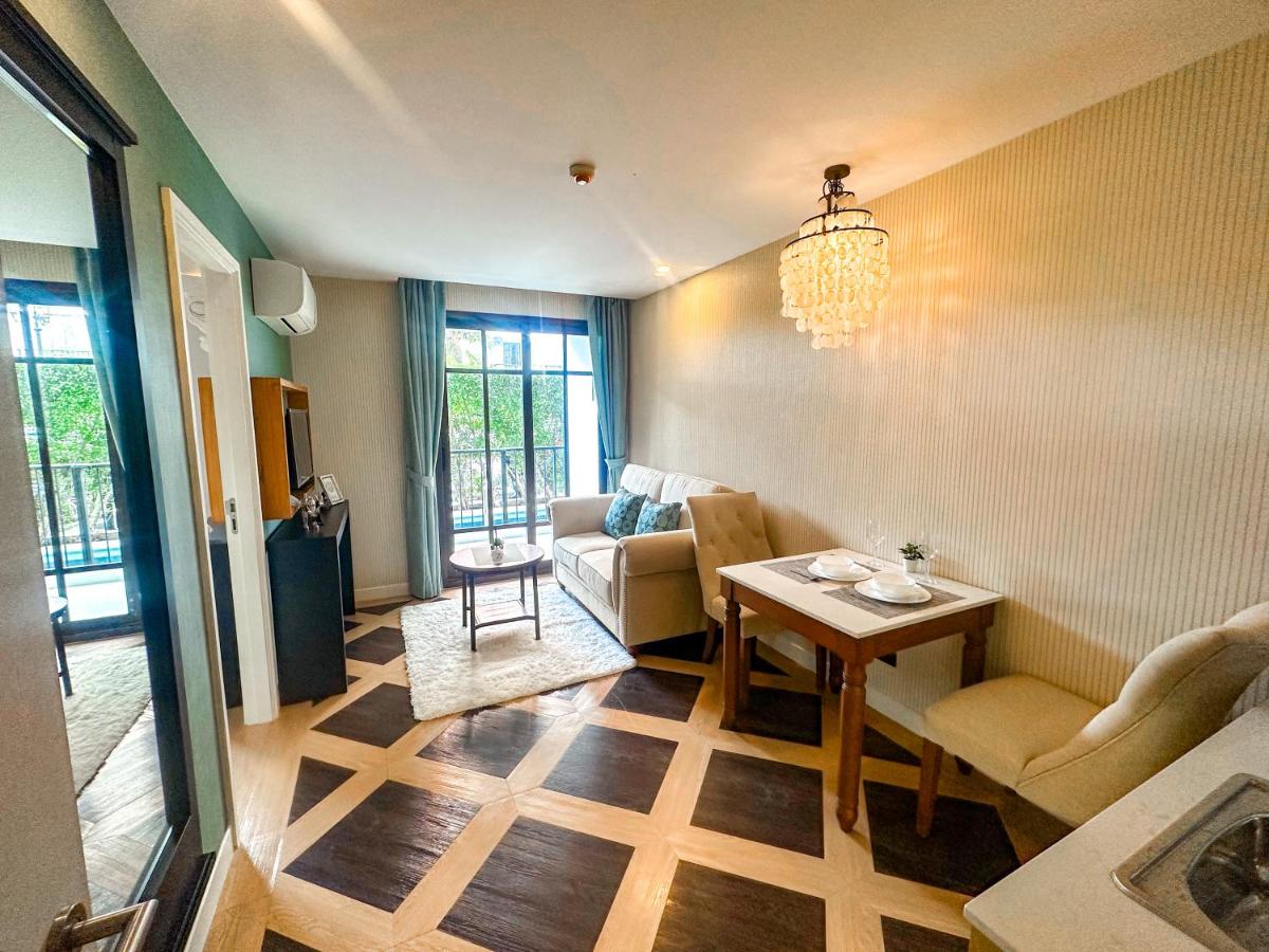 King Room with Balcony photo 2
