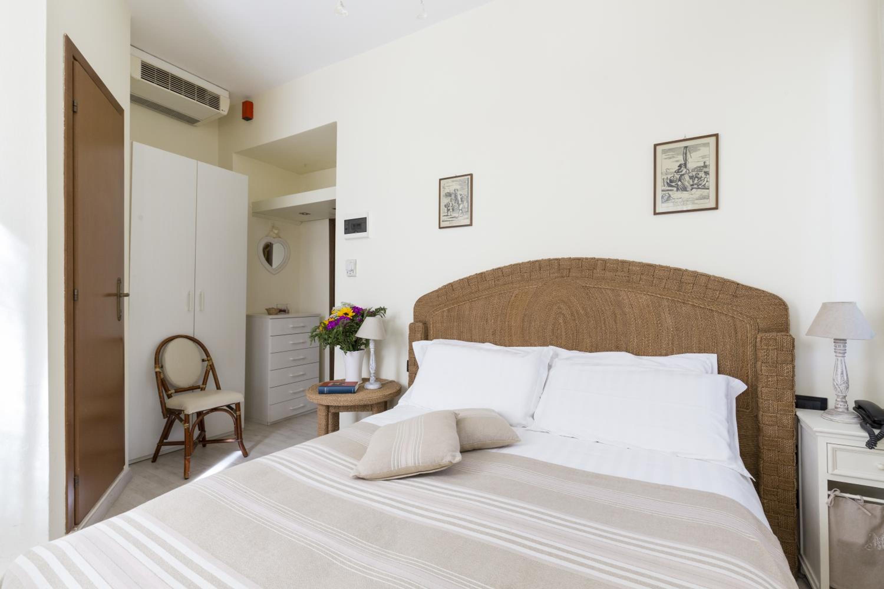 Standard Double Room - Photo 4