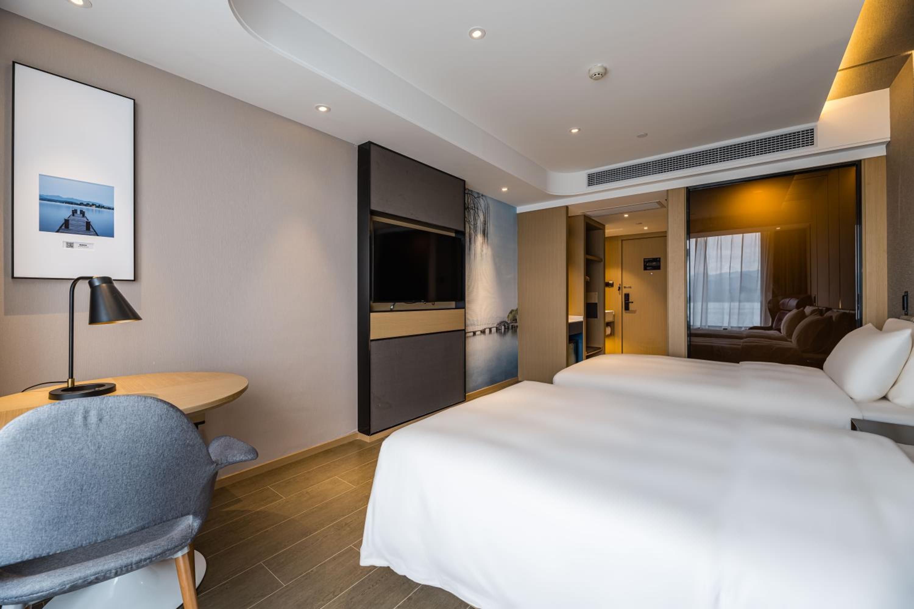 Elegant Twin Room 