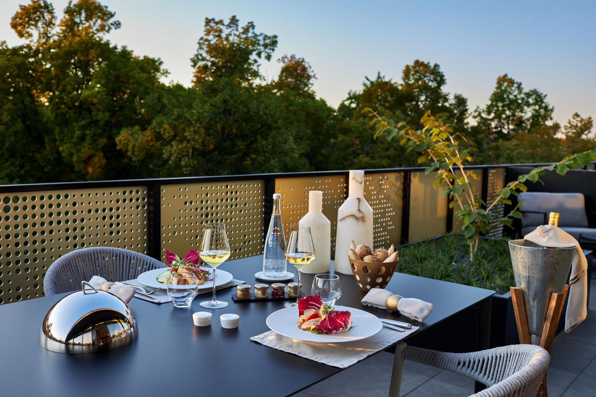 Two Bedroom Executive Penthouse Suite with Terrace and Panoramic View - Photo 6