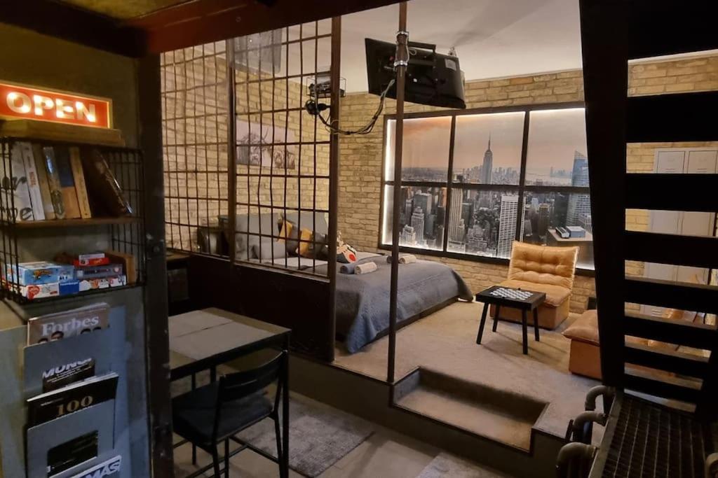 One-Bedroom Apartment photo 1