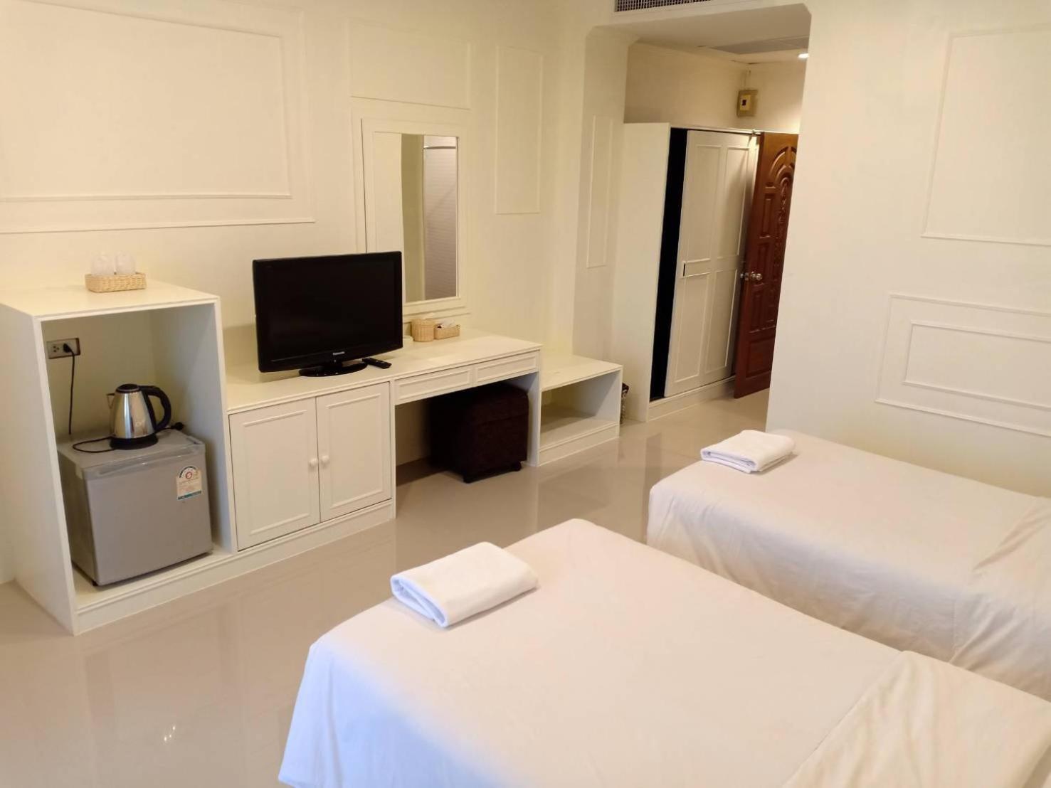 Standard Twin Room - Photo 5