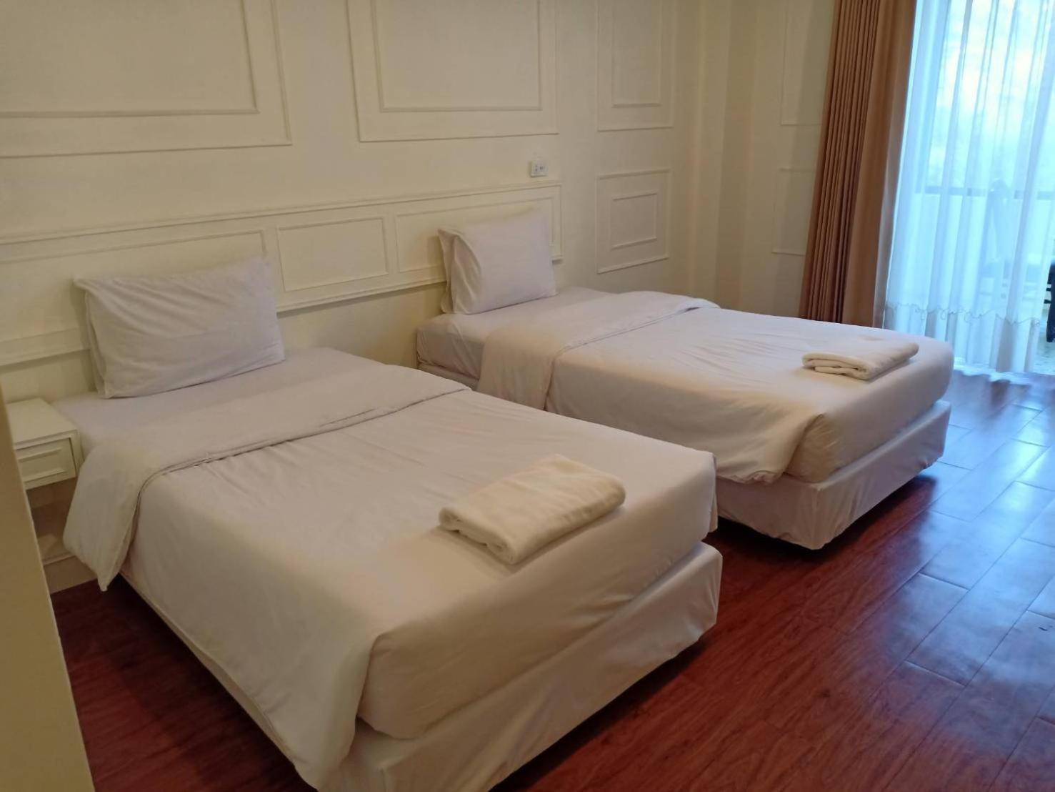 Standard Twin Room - Photo 4