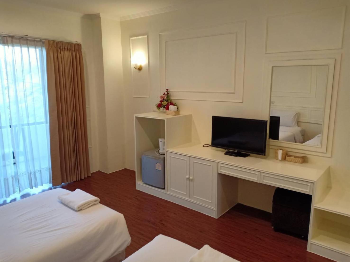 Standard Twin Room - Photo 3