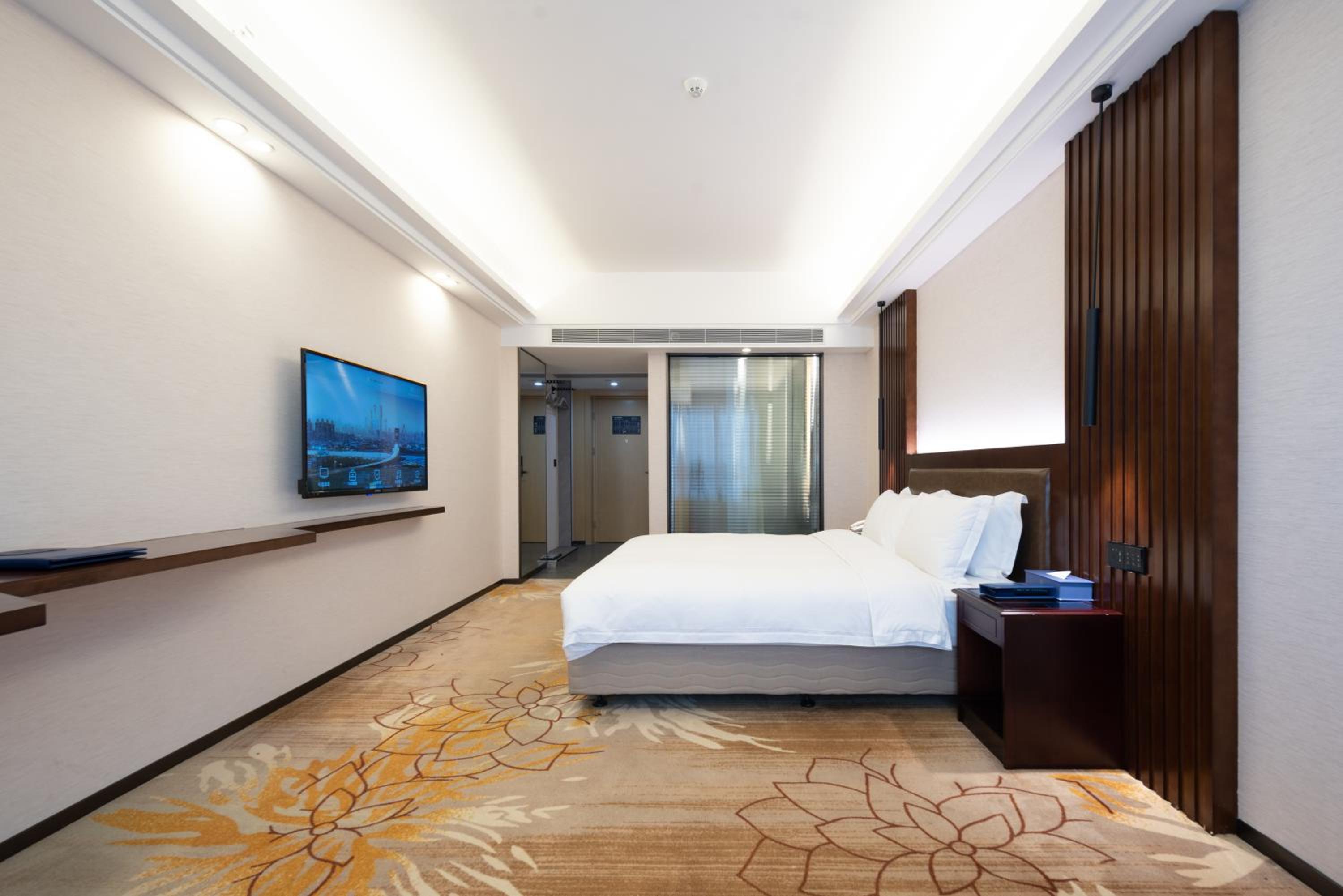 Business Queen Room
