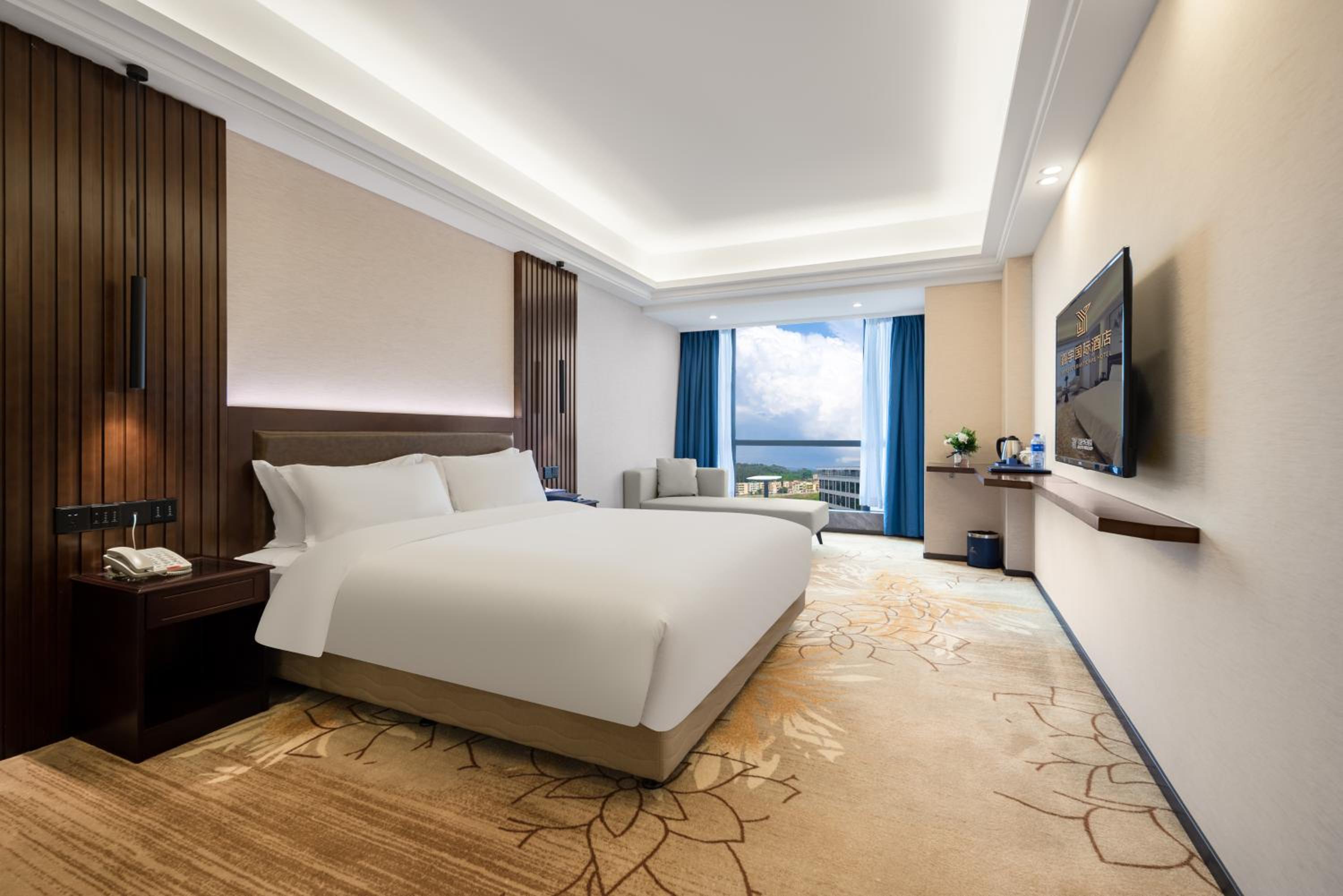 Deluxe Queen Room