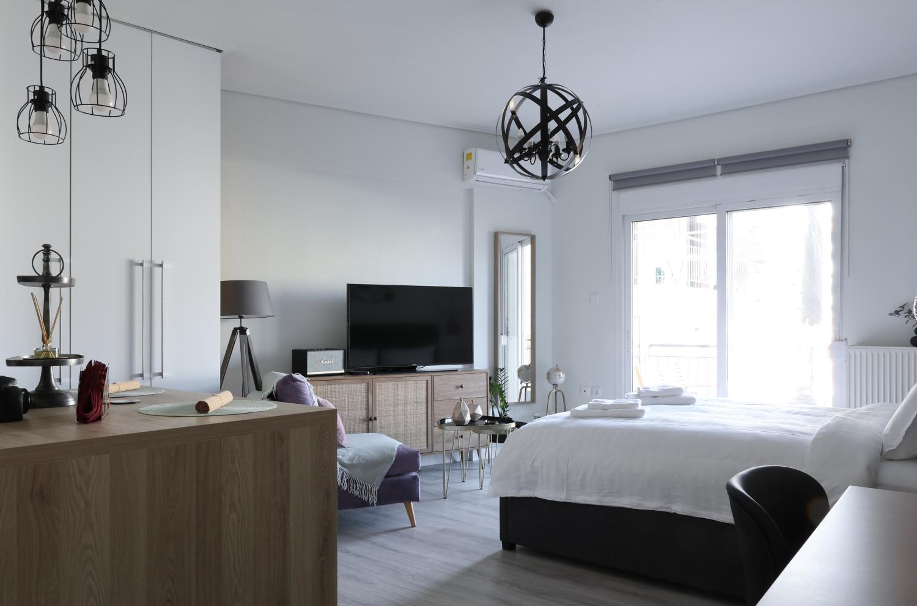 One-Bedroom Apartment photo 1