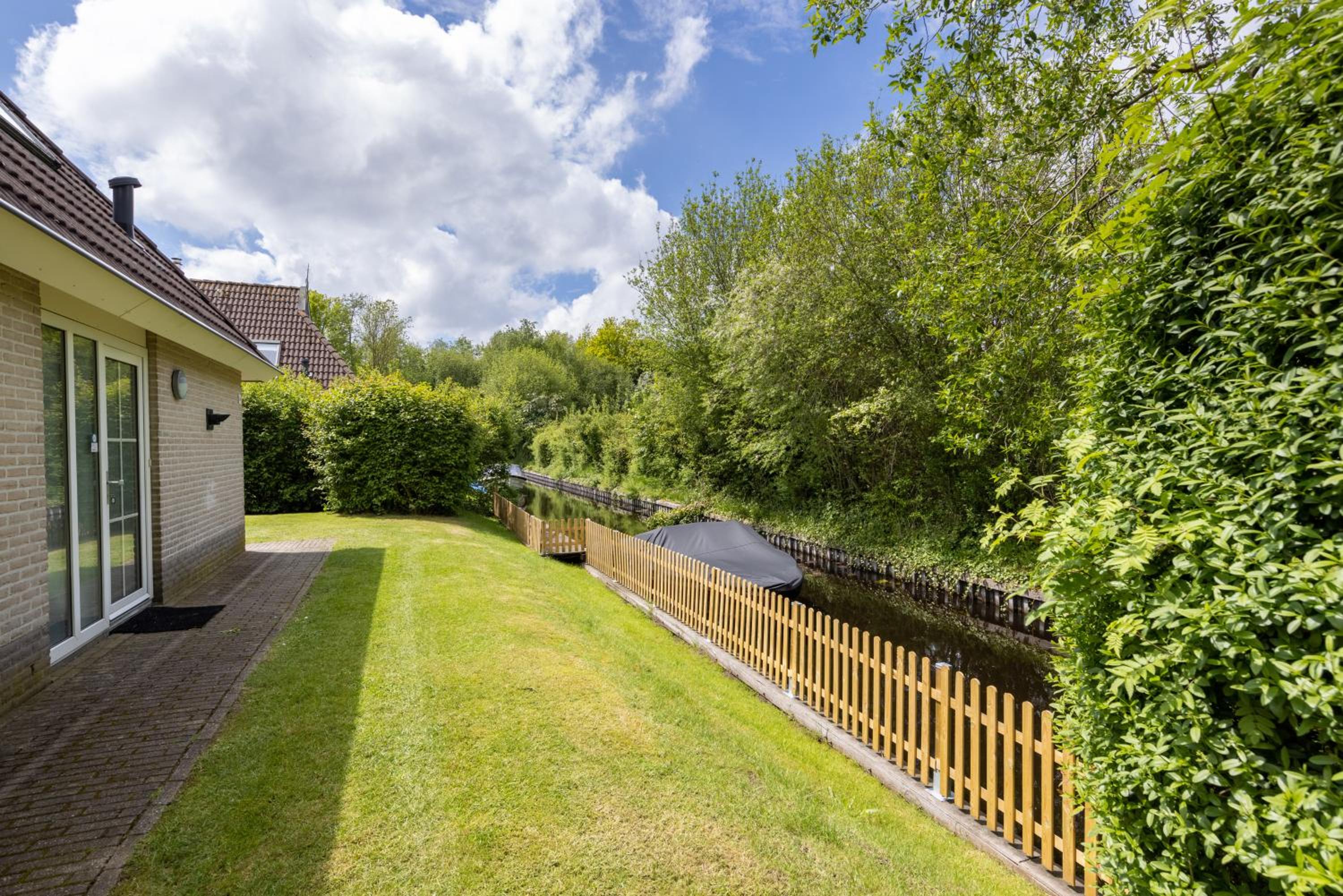 Deluxe Bungalow with Garden View photo 2