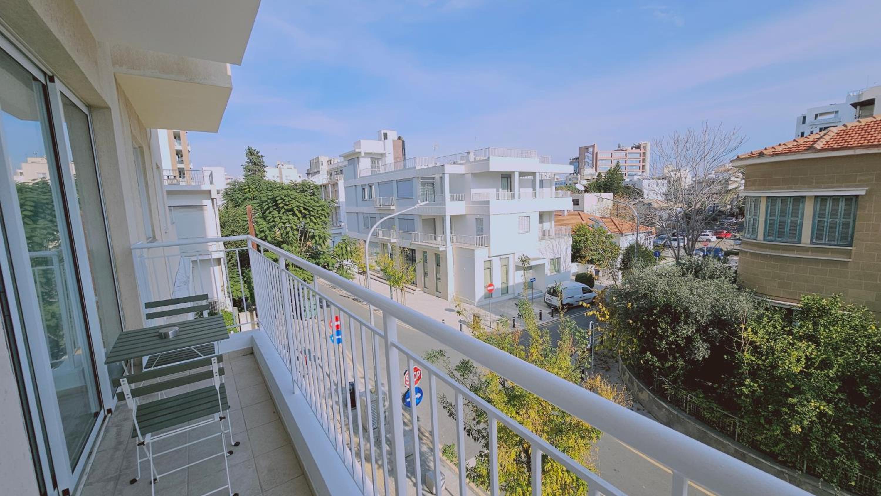 Apartment with Balcony photo 3