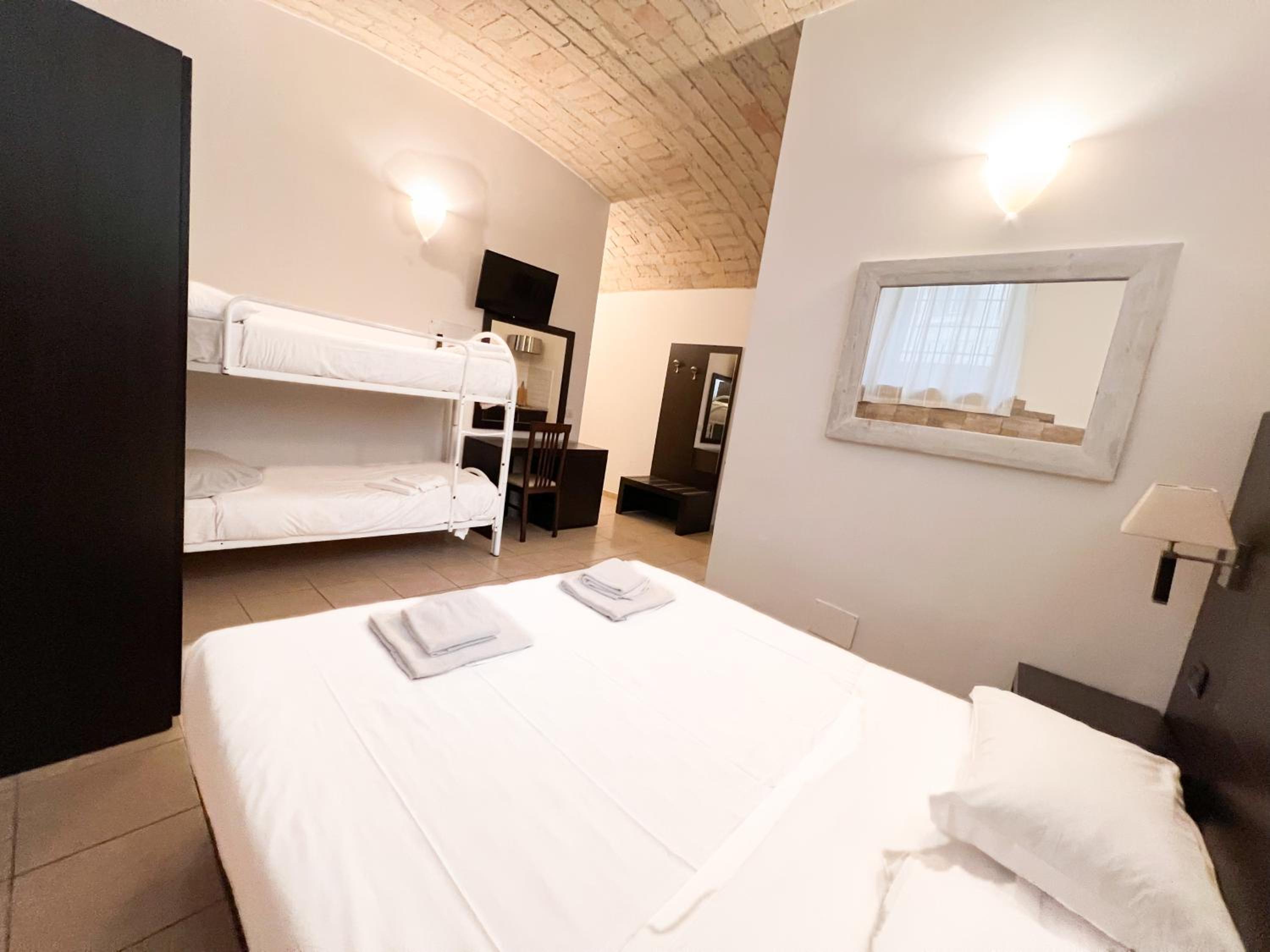 Classic Quadruple Room photo 2