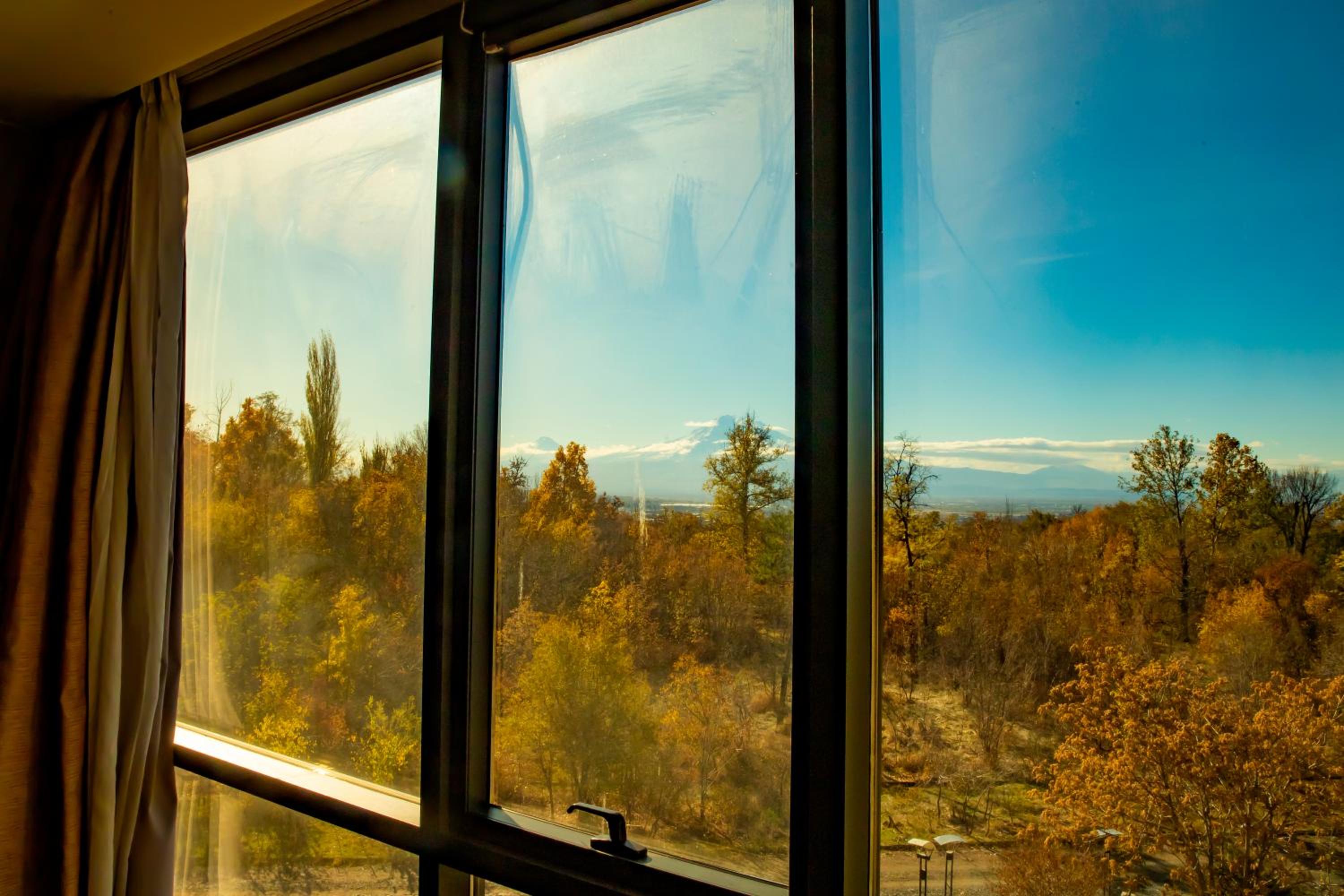 Royal Suite with Panoramic Mountain View photo 3