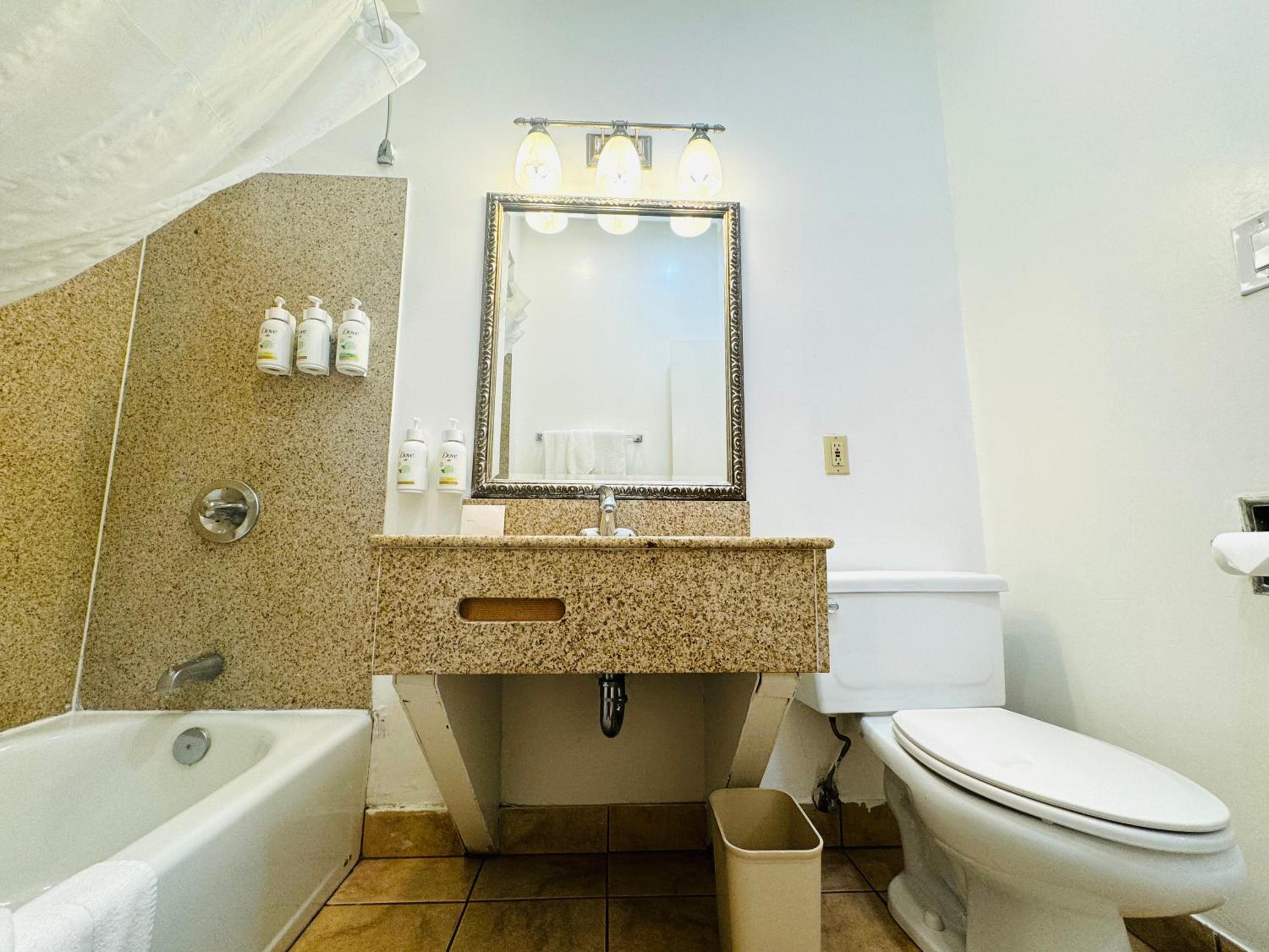 One-Bedroom Suite with Two Queen Beds - Non-Smoking photo 2