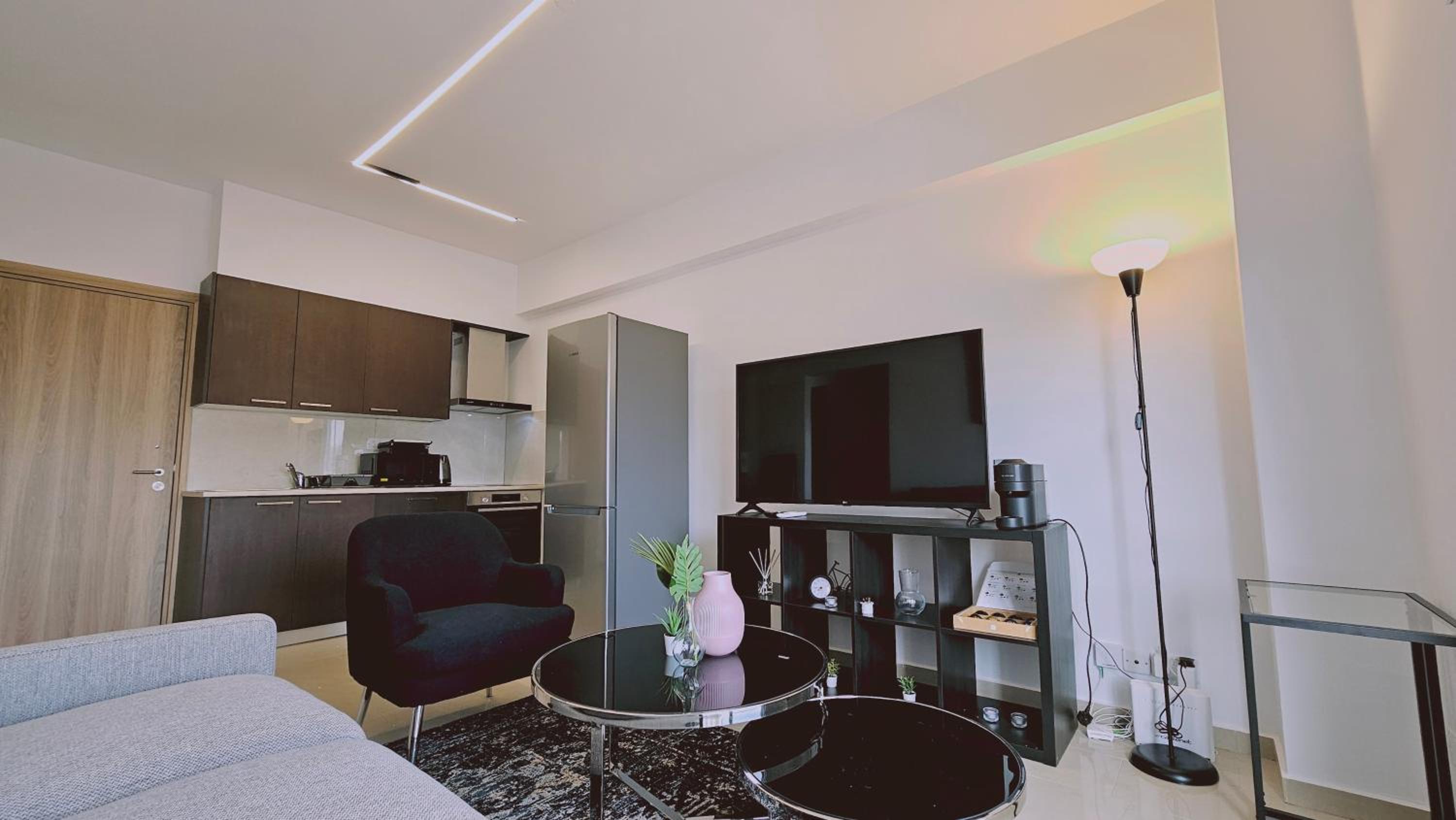 Apartment with Balcony photo 2