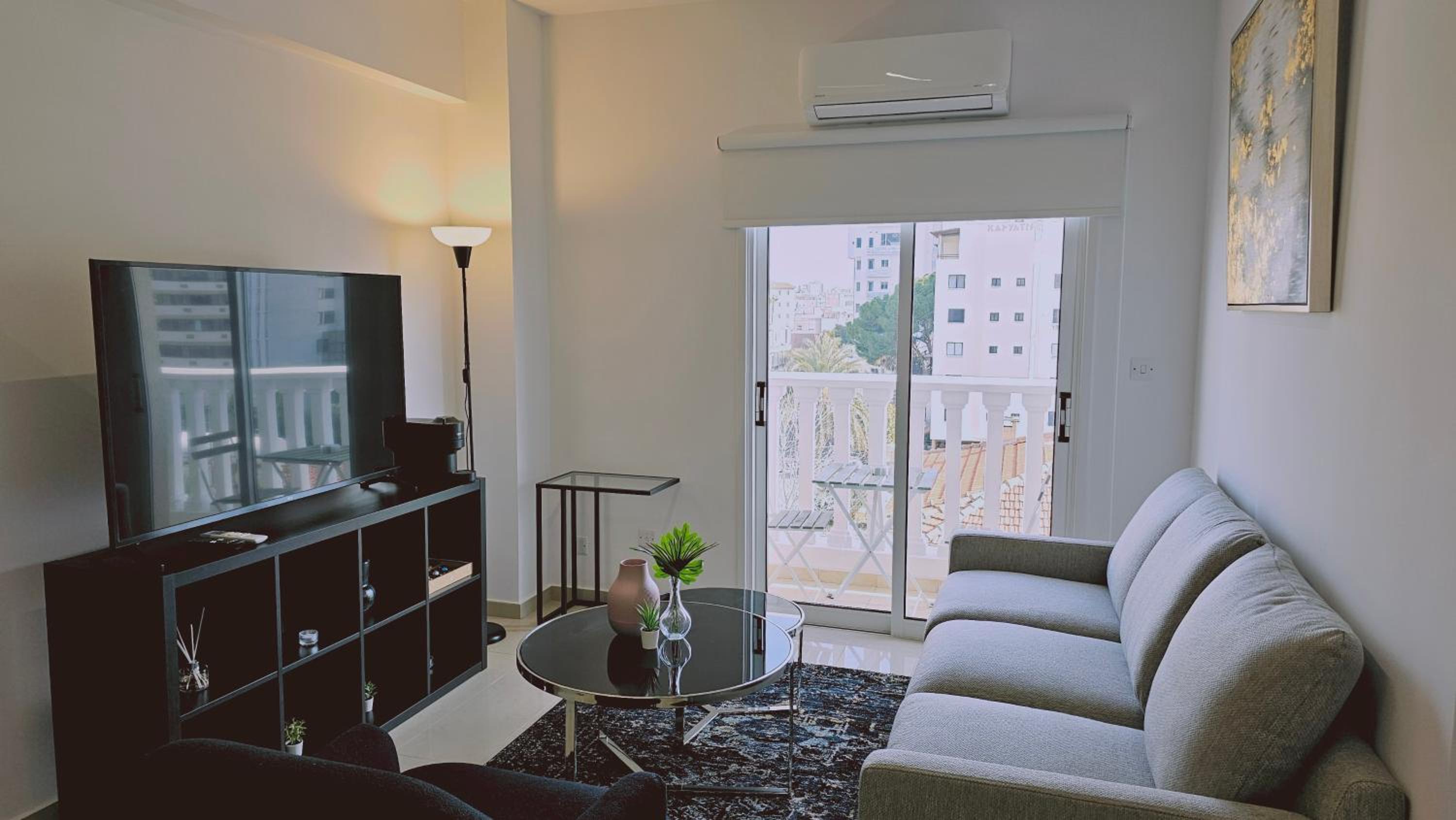 Apartment with Balcony photo 1