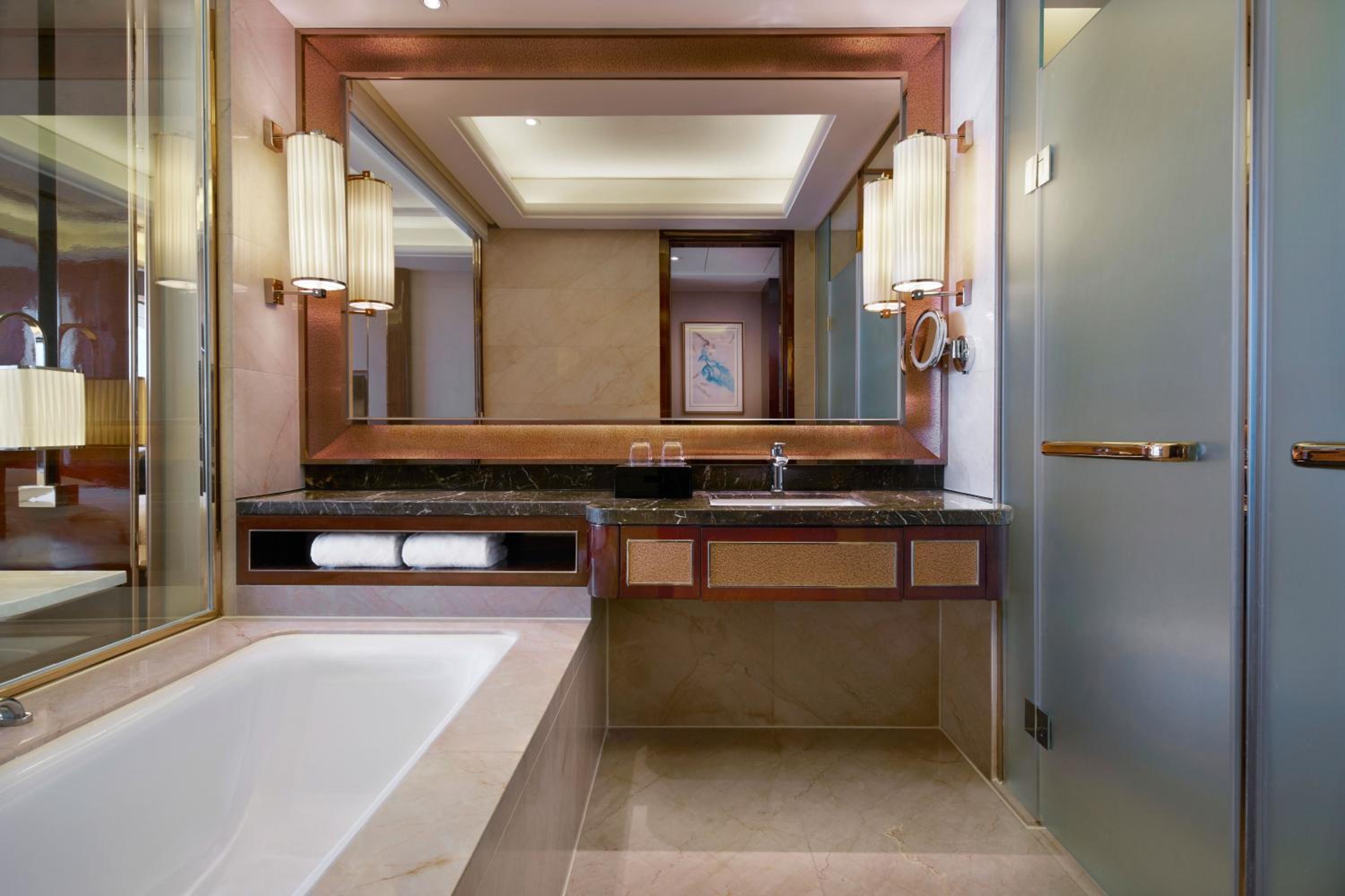 Deluxe King Room photo 3