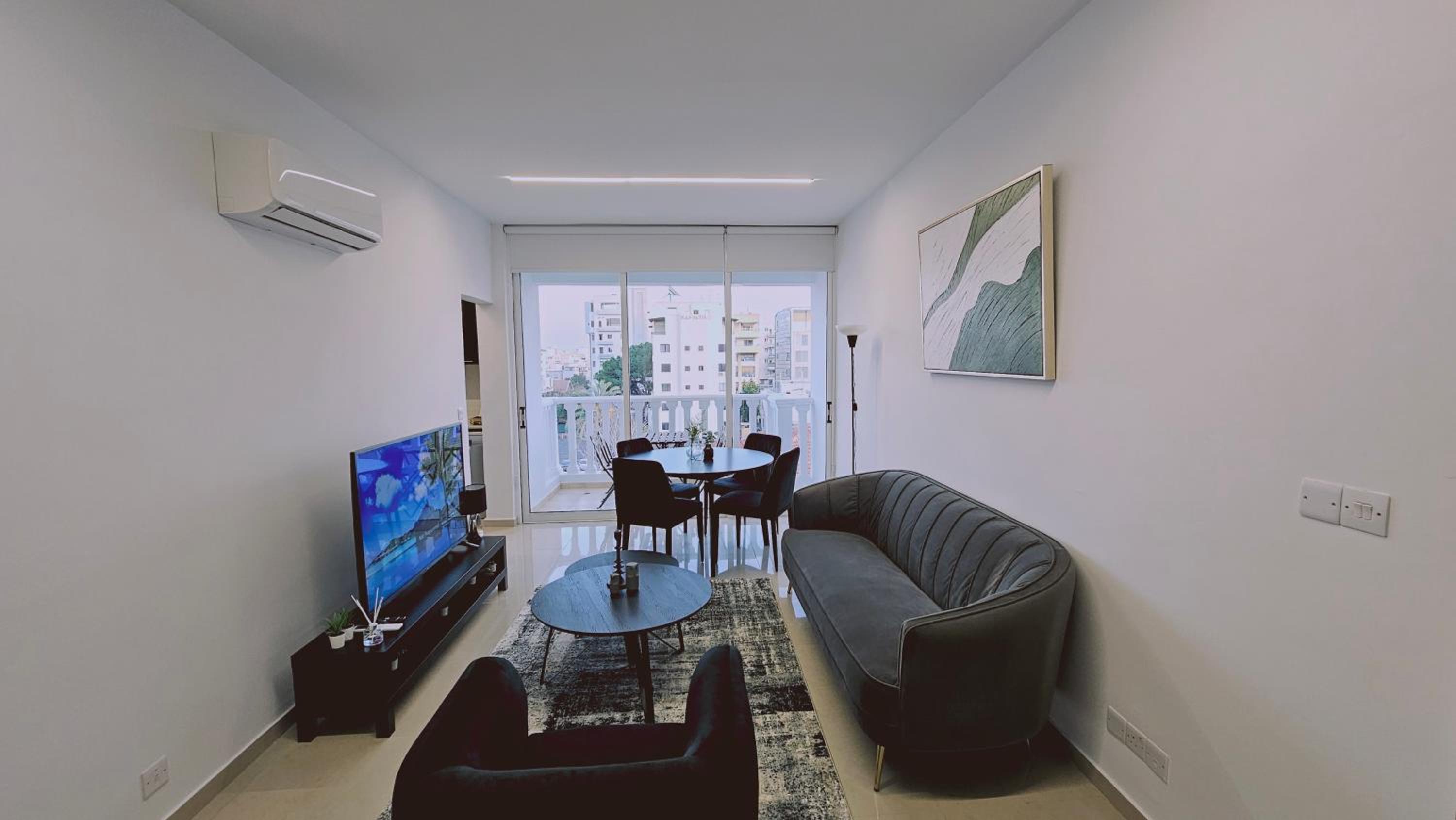 Apartment with Balcony photo 3