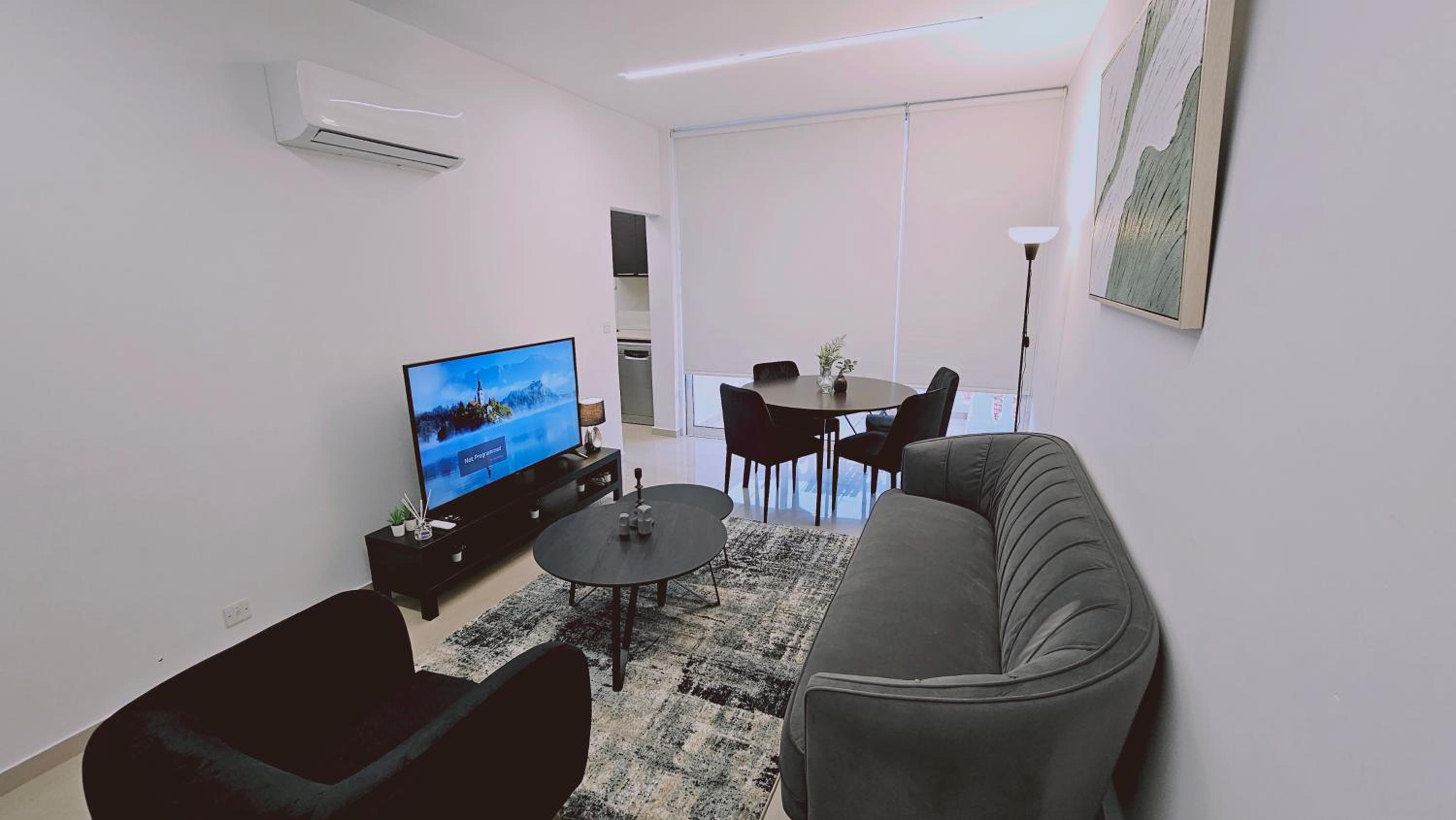 Apartment with Balcony photo 2