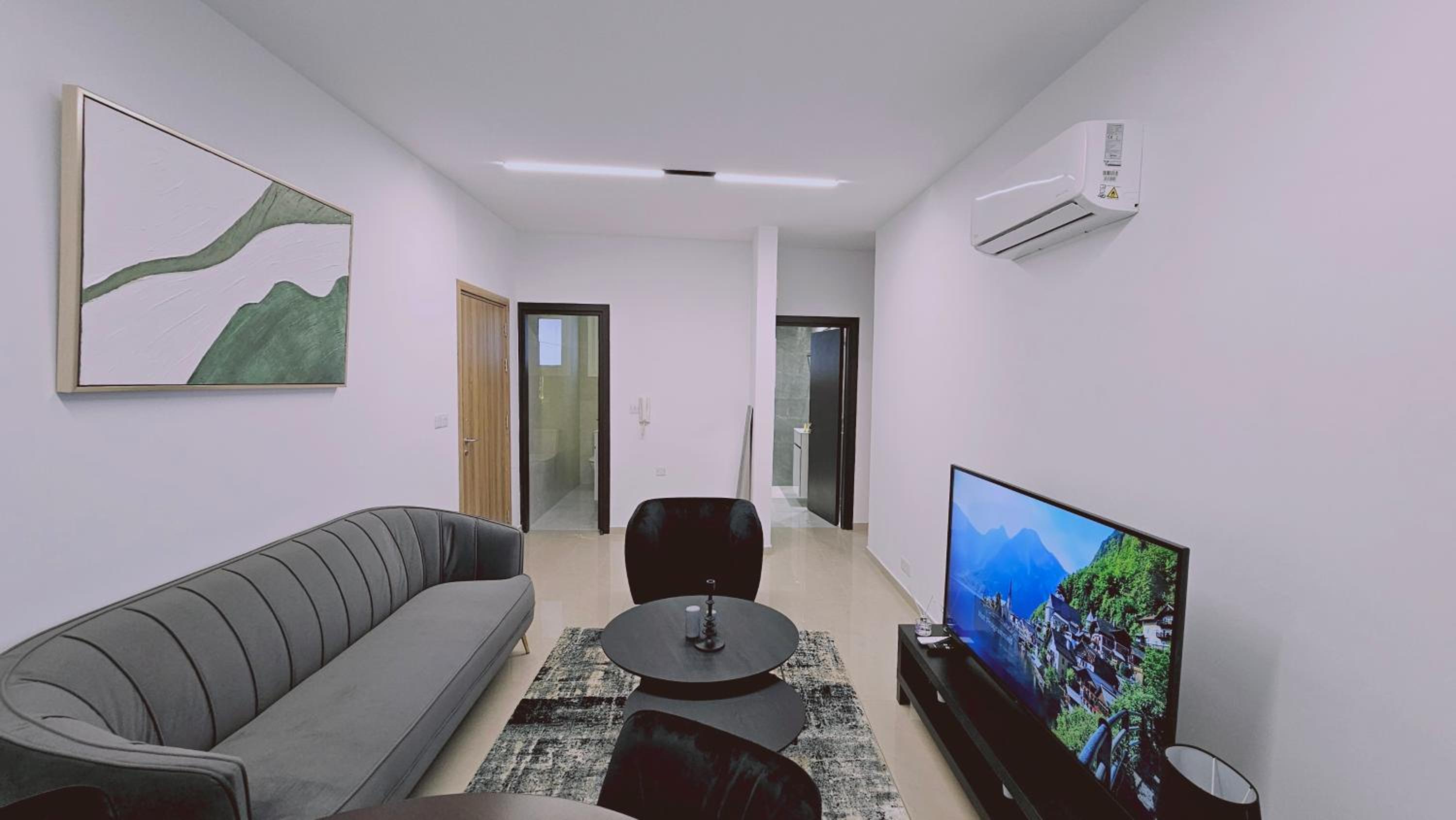 Apartment with Balcony photo 1